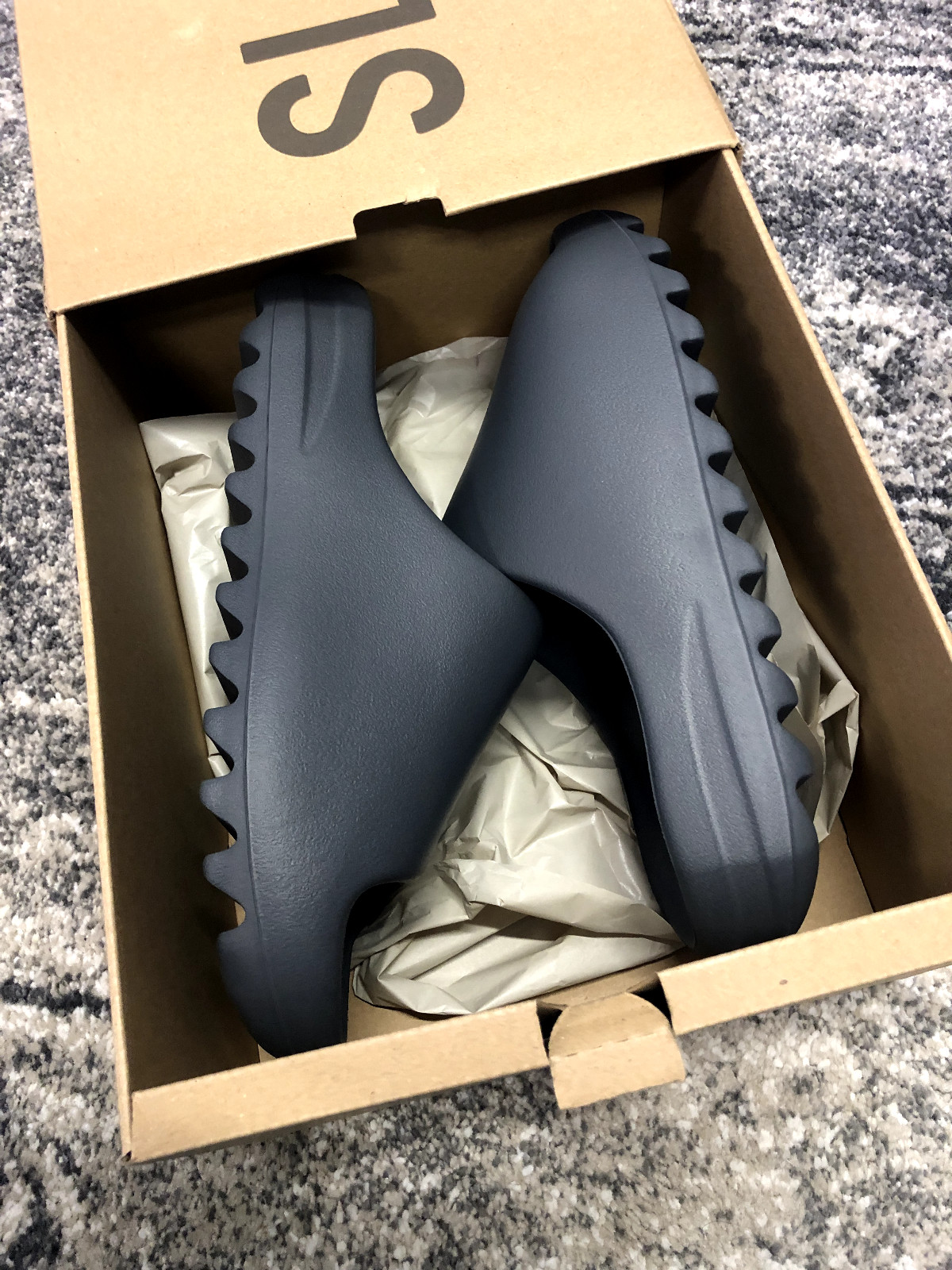 ADIDAS YEEZY SLIDE ‘SLATE GREY’ – SIZE 8 MENS US – BNIB – DEADSTOCK!!