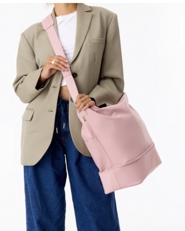 Beis The Day Tripper Crescent Weekender Atlas Pink Luggage Weekend Bag