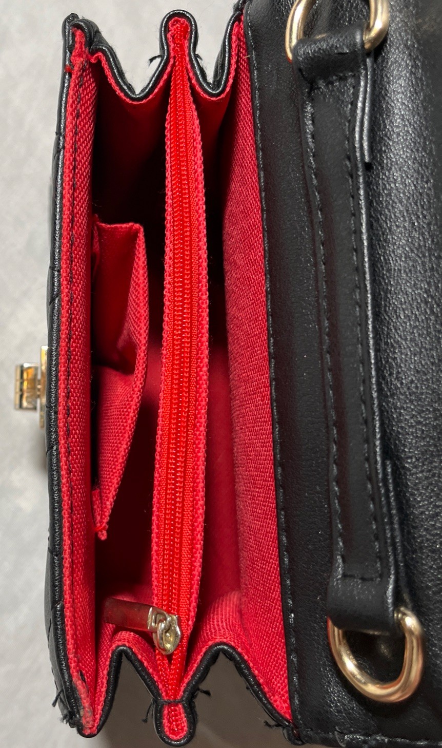 Black Purse (6.75”x5.75”x3”) Excellent Condition! *FREE SHIPPING*