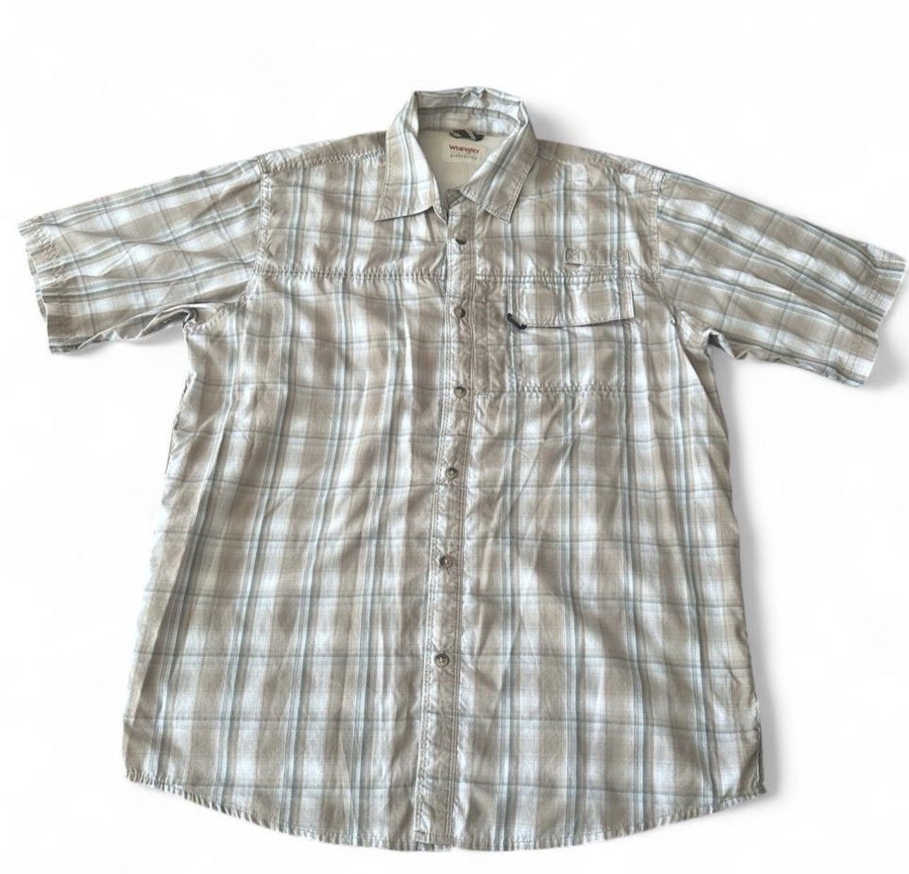 Men’s Wrangler Authentics Beige And Blue Striped Button Down. Size M