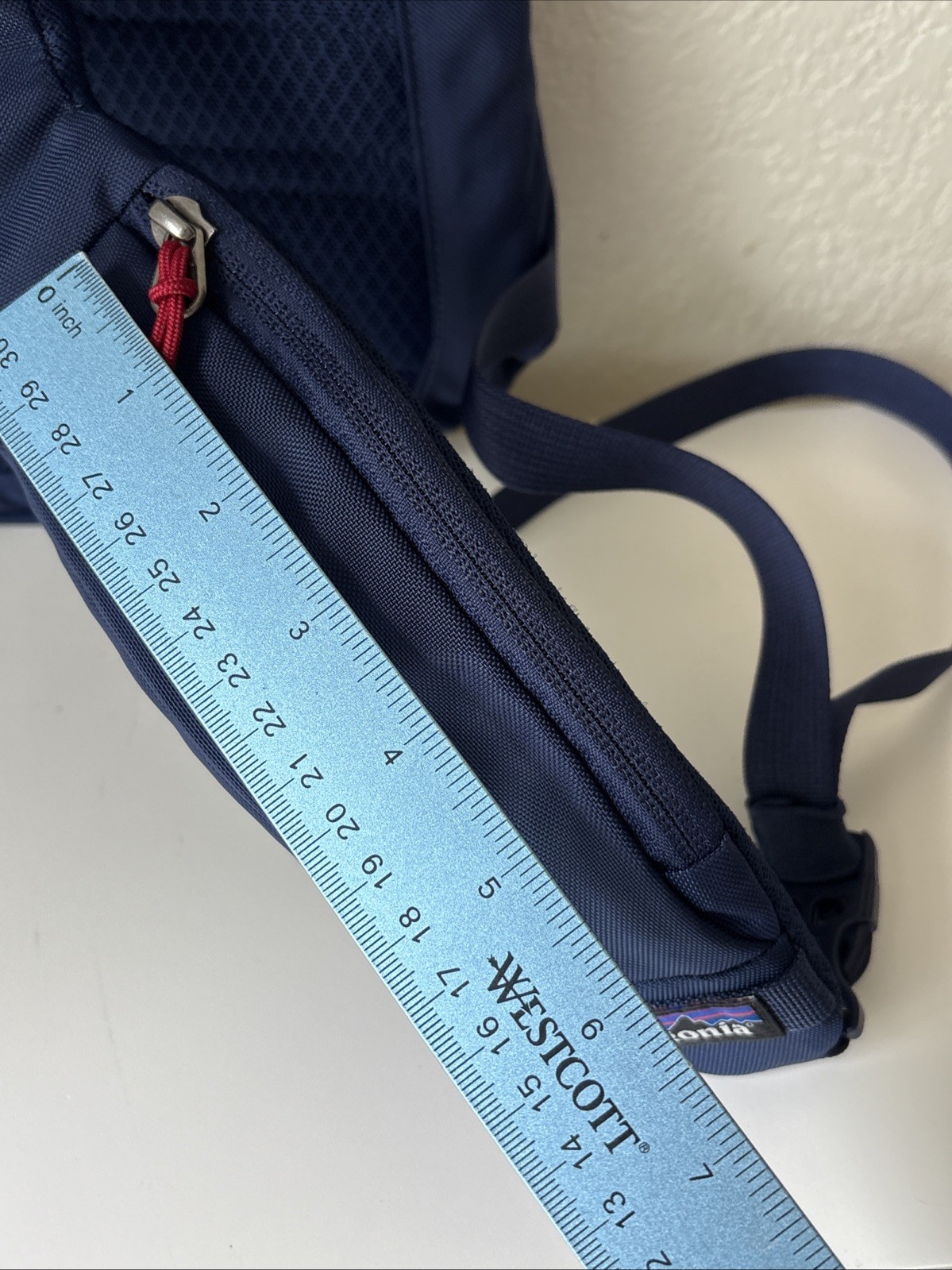 Patagonia Atom 8L Classic Red/ Blue Crossbody Sling Bag Backpack Hiking Travel