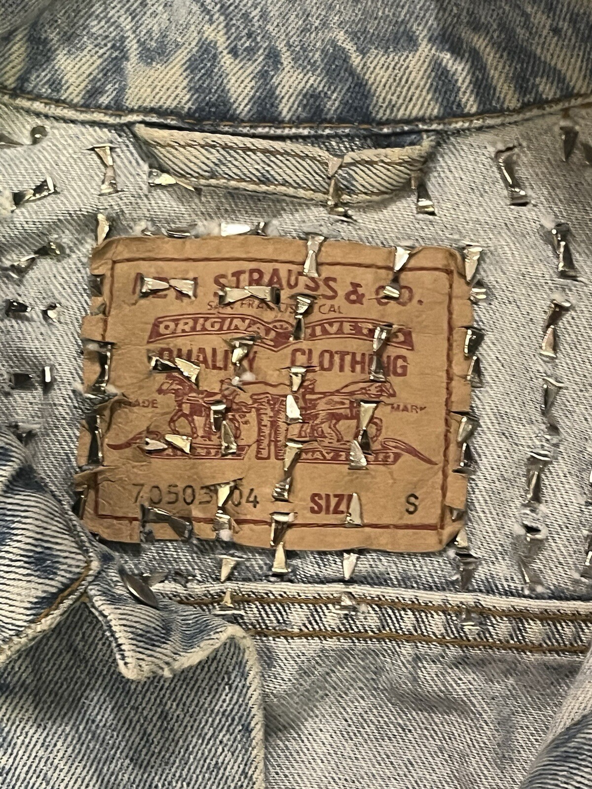 vintage LEVI’S Studded SPIKES Custom Jean Jacket SZ SMALL PATCHES PEACE SIGN 🙂