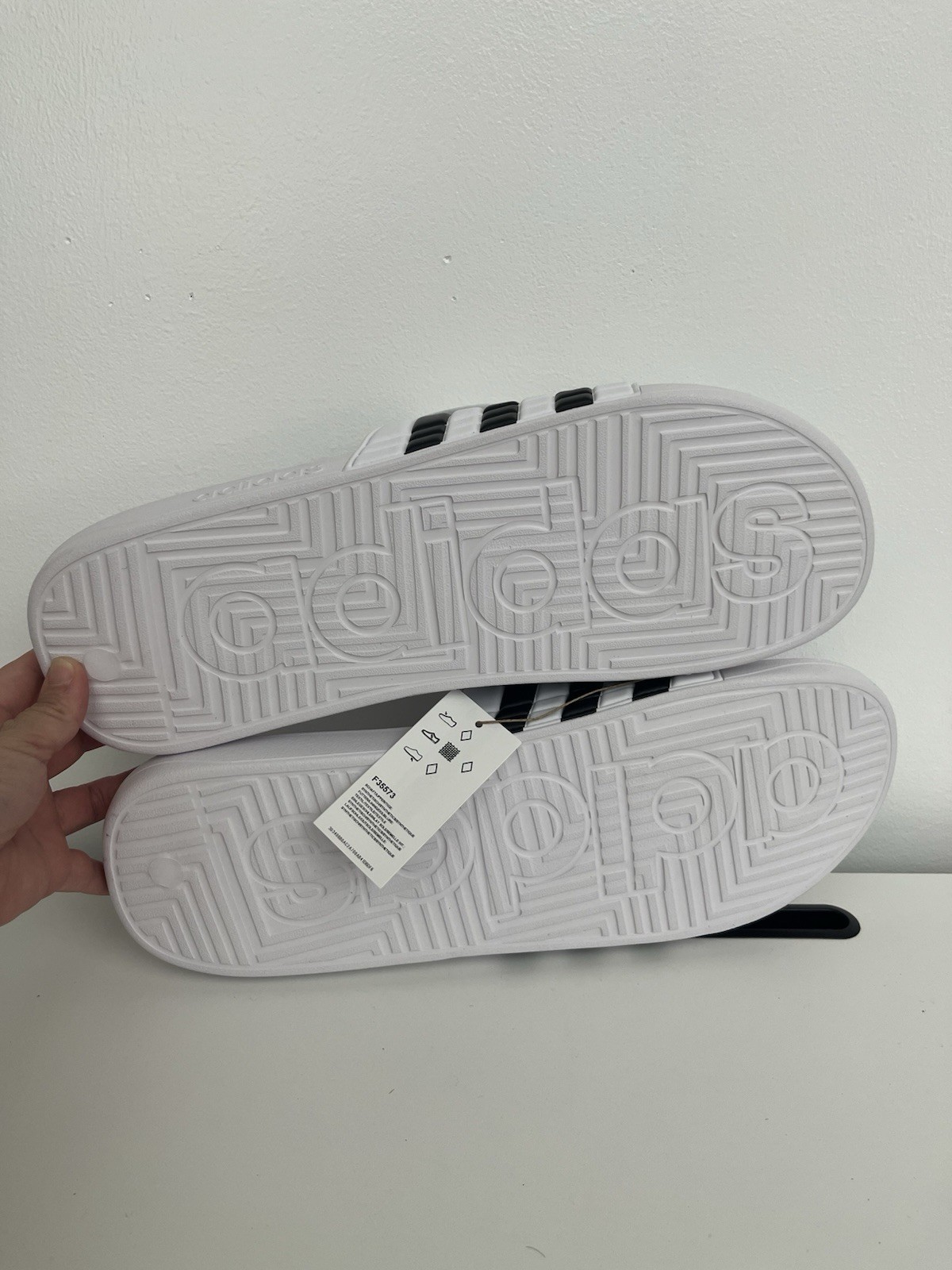 Adidas Adissage Slides Men Size 16 Hook Loop Closure White/Black