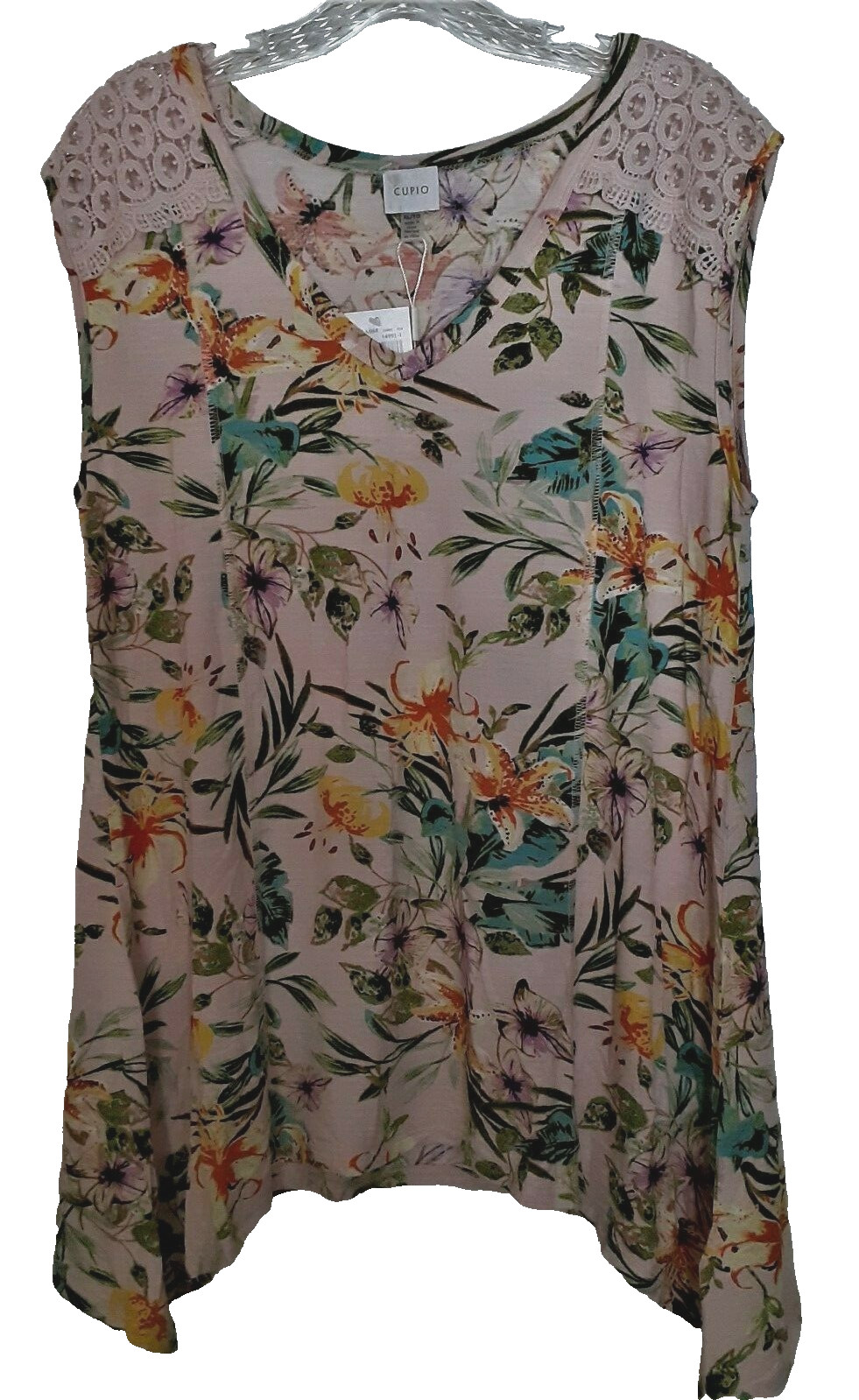 Cupio 95% viscose, 5% spandex pink multi floral embellished top Size M