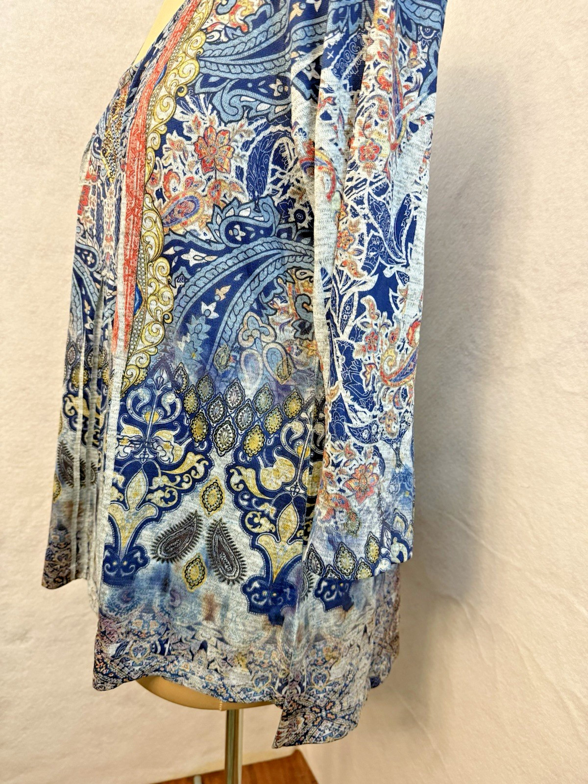 Womens LIVE & LET LIVE Multi Color Patterned Knit Top Size XL Long Sleeve NWT