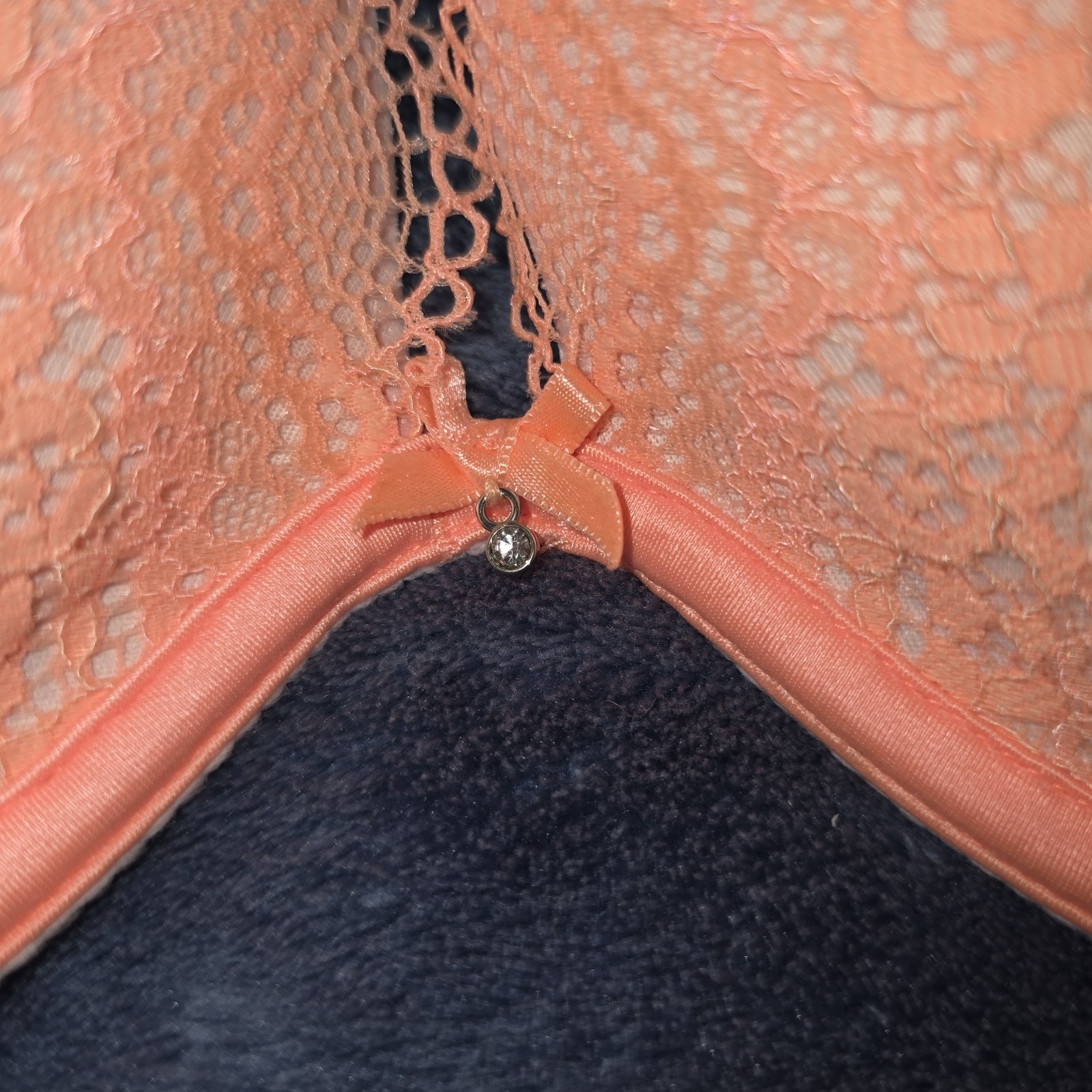 Victoria’s Secret Plunge Bra 32DD Coral Peach Lace Underwire Padded Sexy