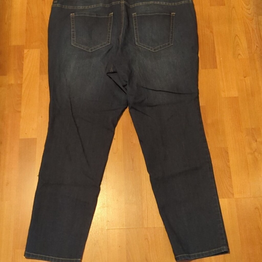 26 regular Torrid denim jeans us size EUC blue stretch slimming look any season