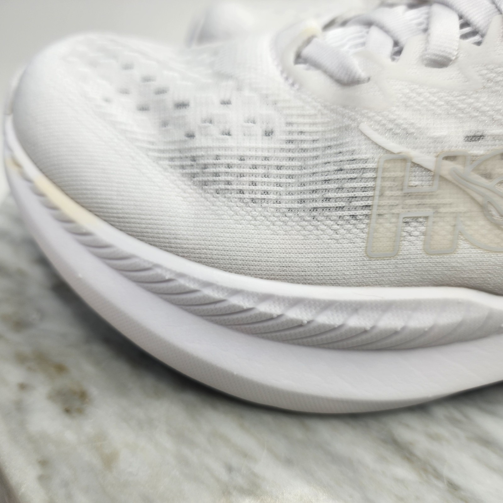 Hoka One One Mach 6 Triple White Running Shoe’s Women’s Size 7D 1147834WWH