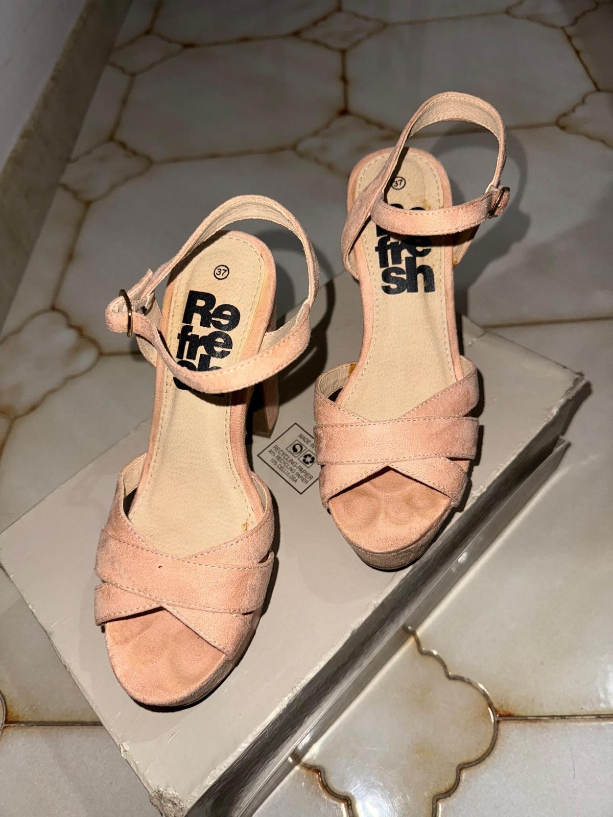 heeled shoes