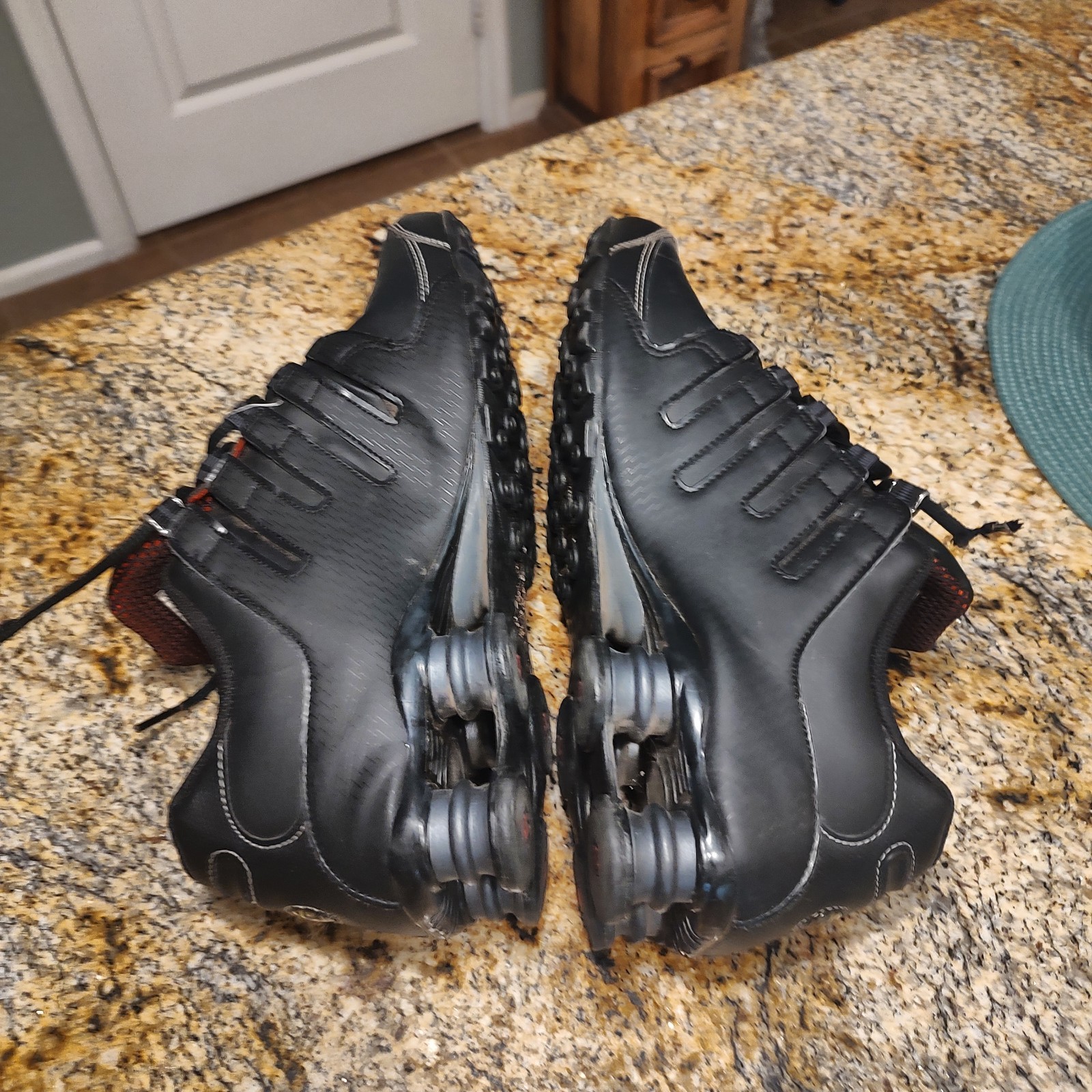 Nike Shox NZ Black White Varsity Red Sneakers 378341-017 Mens Size 11.5