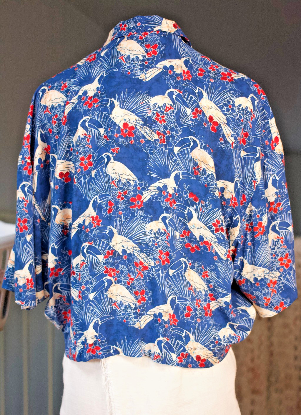 Zara TRF Women’s Cropped Button Front Blouse Blue Bird Floral Print Size M