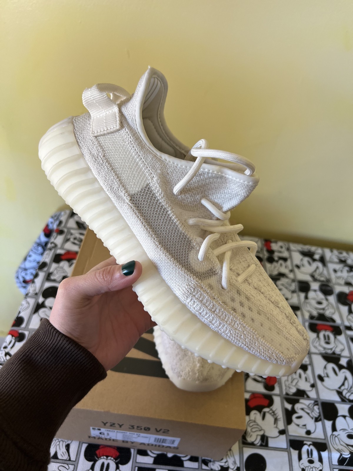 SIZE 6.5 – Adidas Yeezy Boost 350 V2 ‘Bone’ / USED WITH BOX