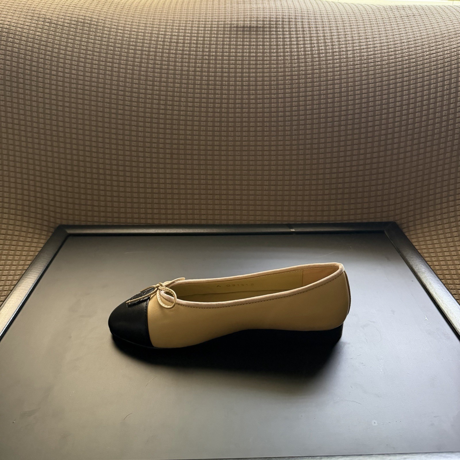 Casual Shoes Beige/Black Cap Toe Logo Bow Ballet Flats Leather Women’s 5.5