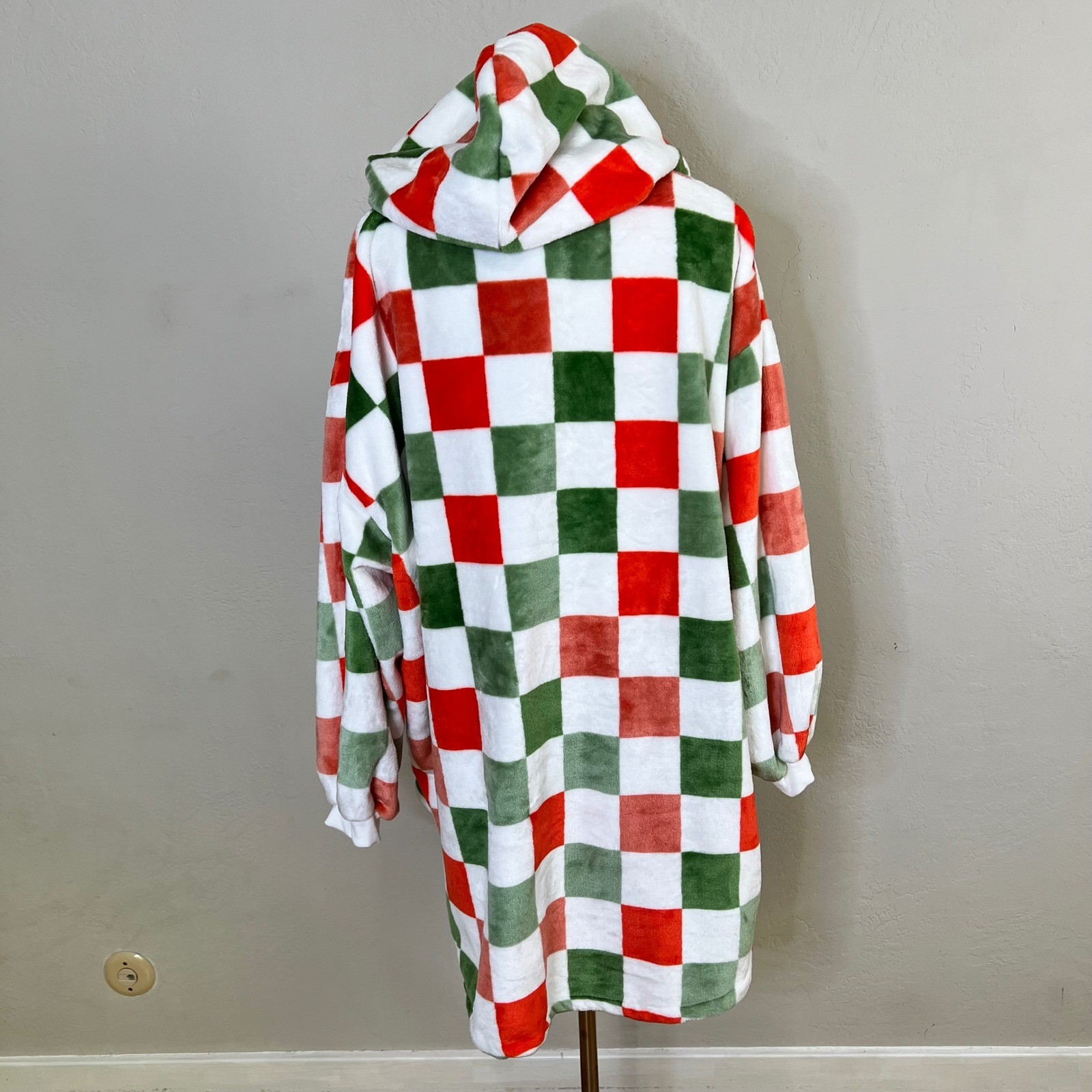 Throwzy Hoodie One Size Junior Petite Wearable Blanket Red Green Checkered NEW
