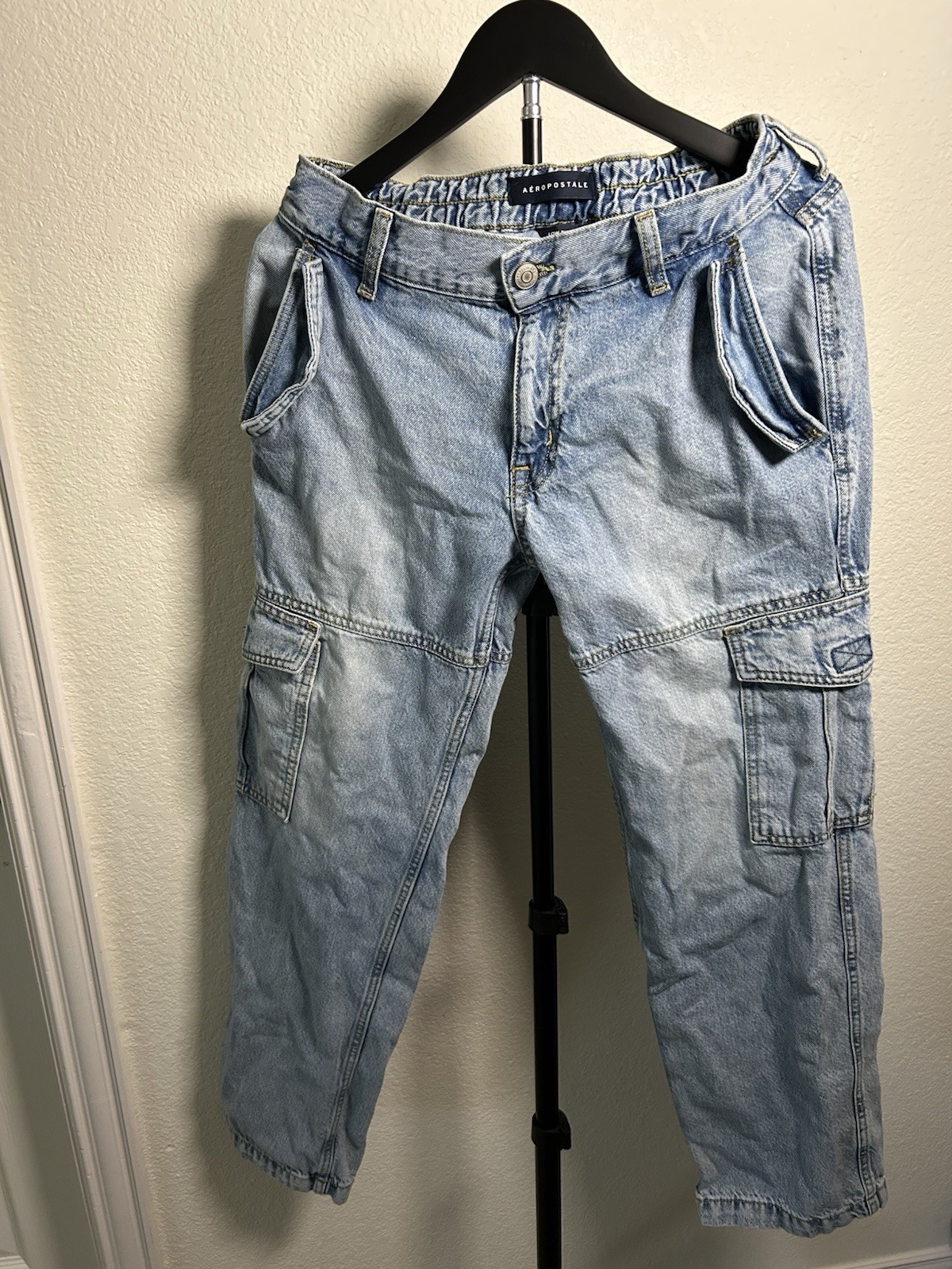 Aeropostale Low Rise Cargo Jeans Womens Medium Blue Light Wash