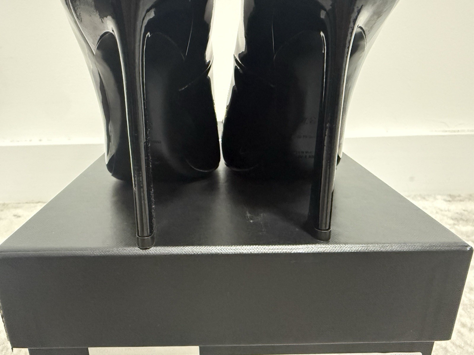 Saint Laurent Silvana 110M Chain Pumps – Black Patent – Size 37 EU / 7 US