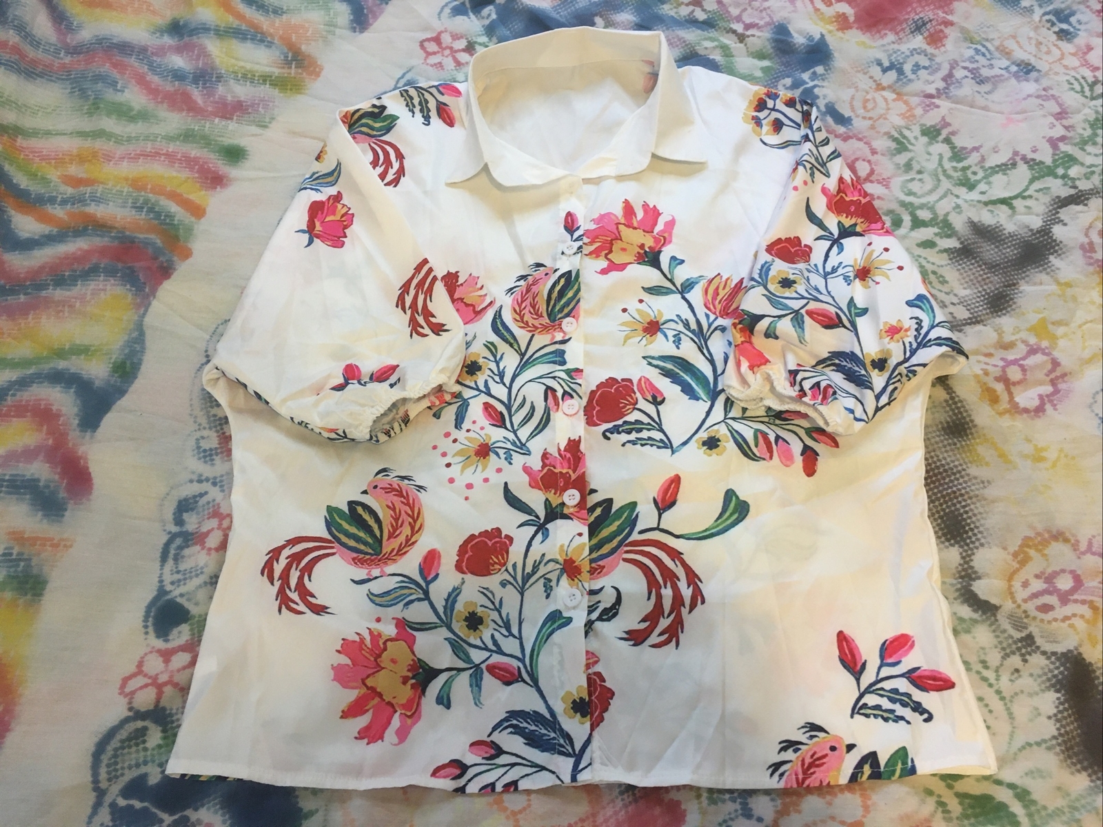 EUC Size M Floral Print Smooth Feel Button Down Blouse for Slim Arms !