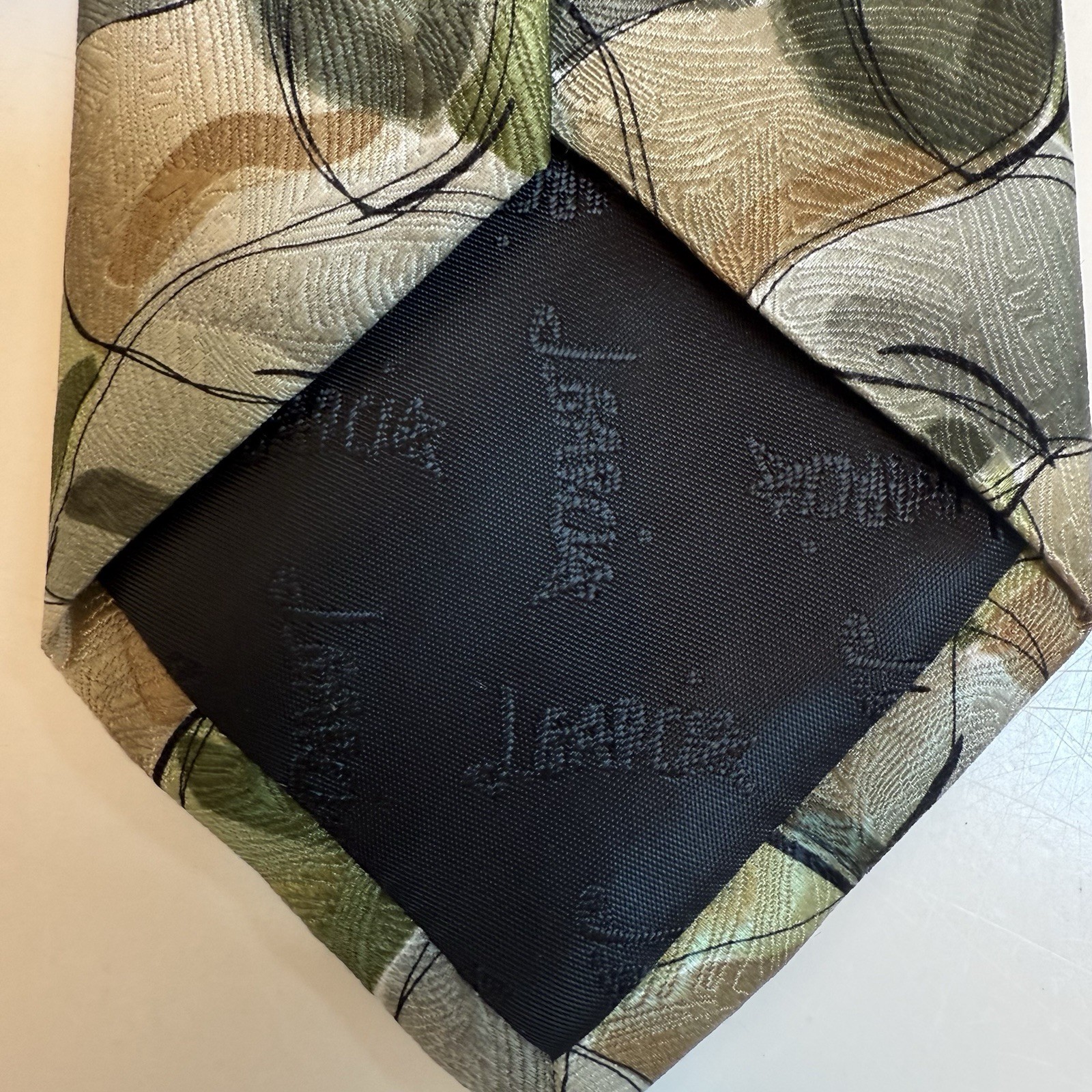 J. Garcia Tie, 100% Silk, Green Pattern, 59” Long, 3 3/4” Wide, Excellent Cond!