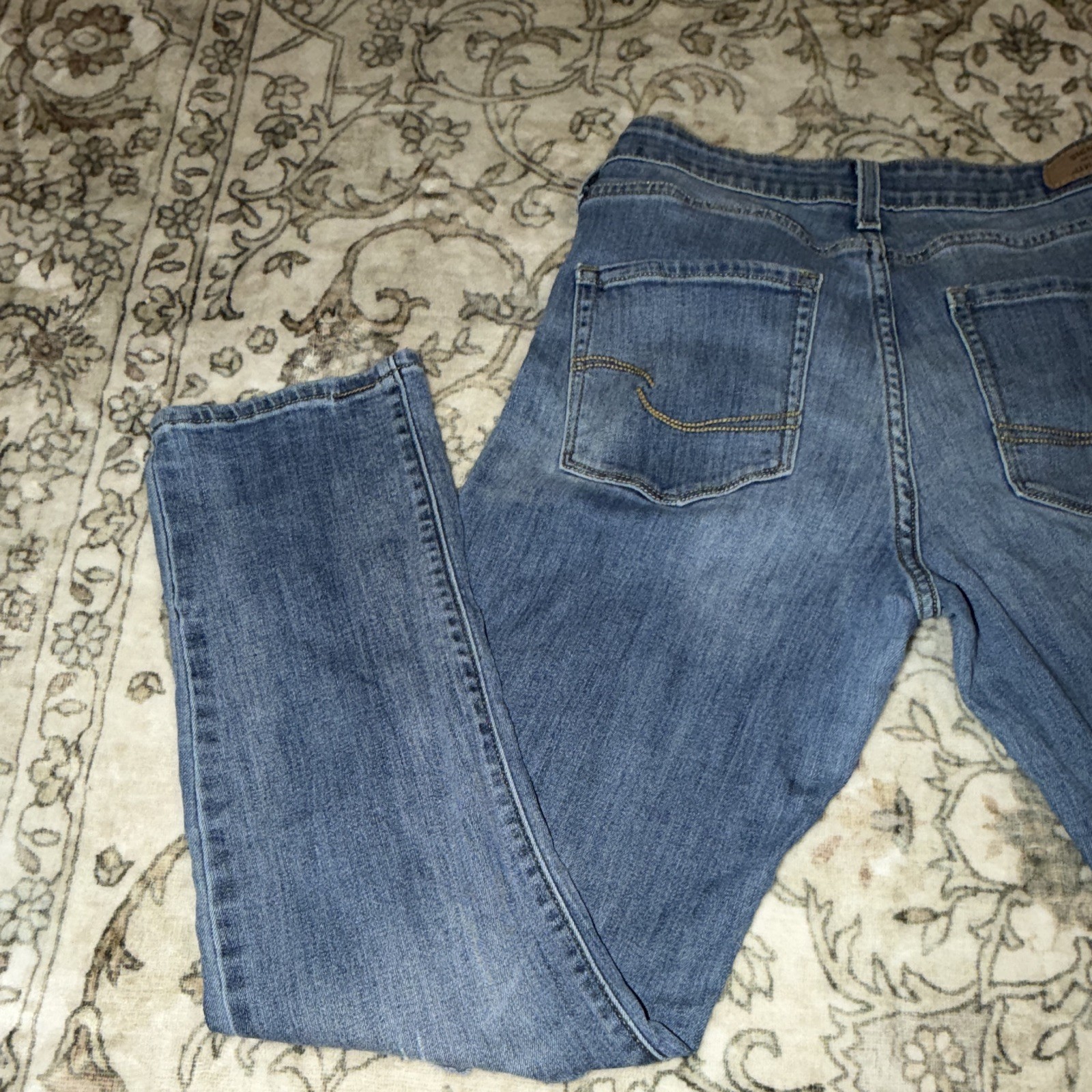 Signature by Levi Strauss & Co. Women’s Mid-Rise Slim Cuffed Blue Jeans 8