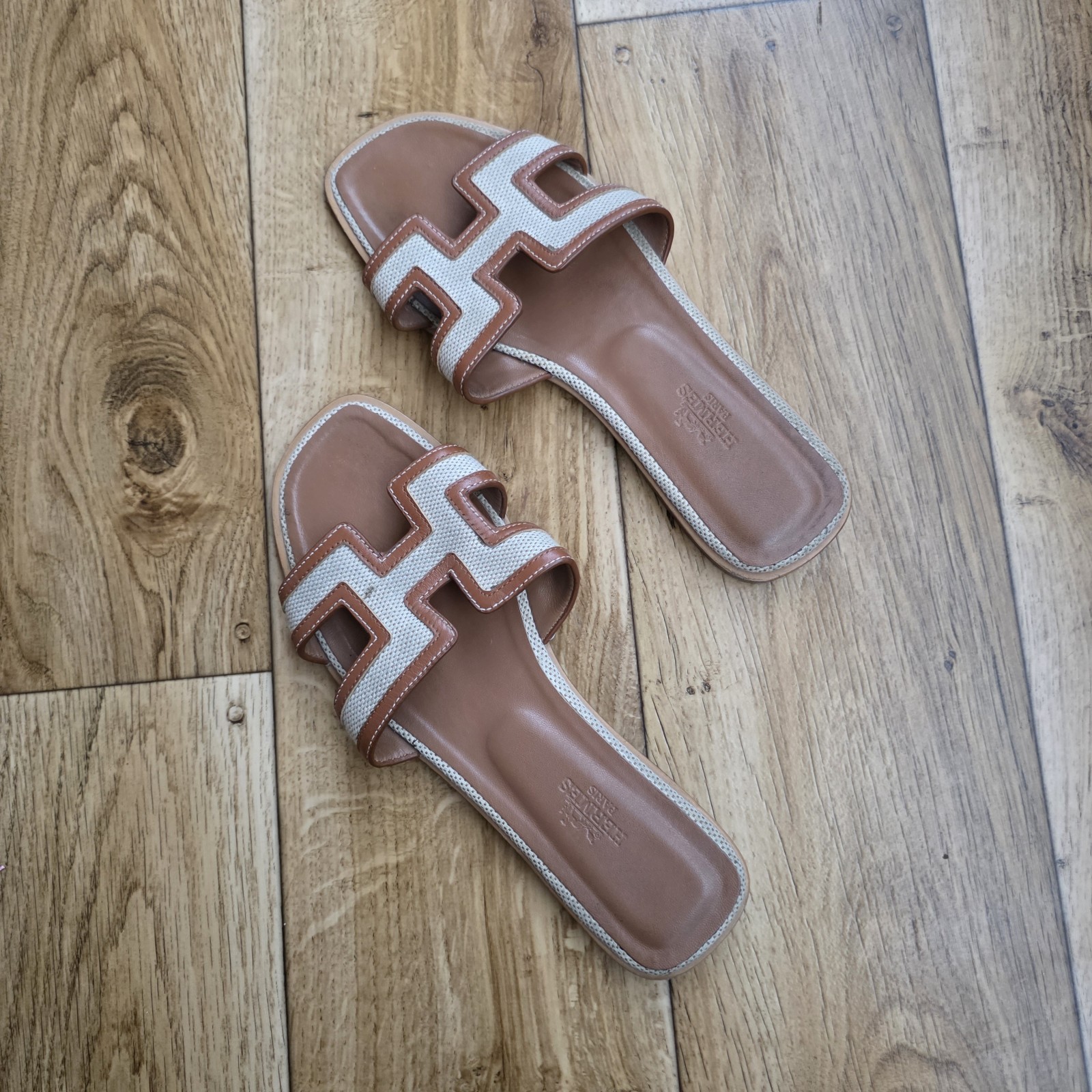 HERMES ORAN LEATHER FLAT SANDALS SLIDES SIZE 39 EU, 8.5 US, 6 UK