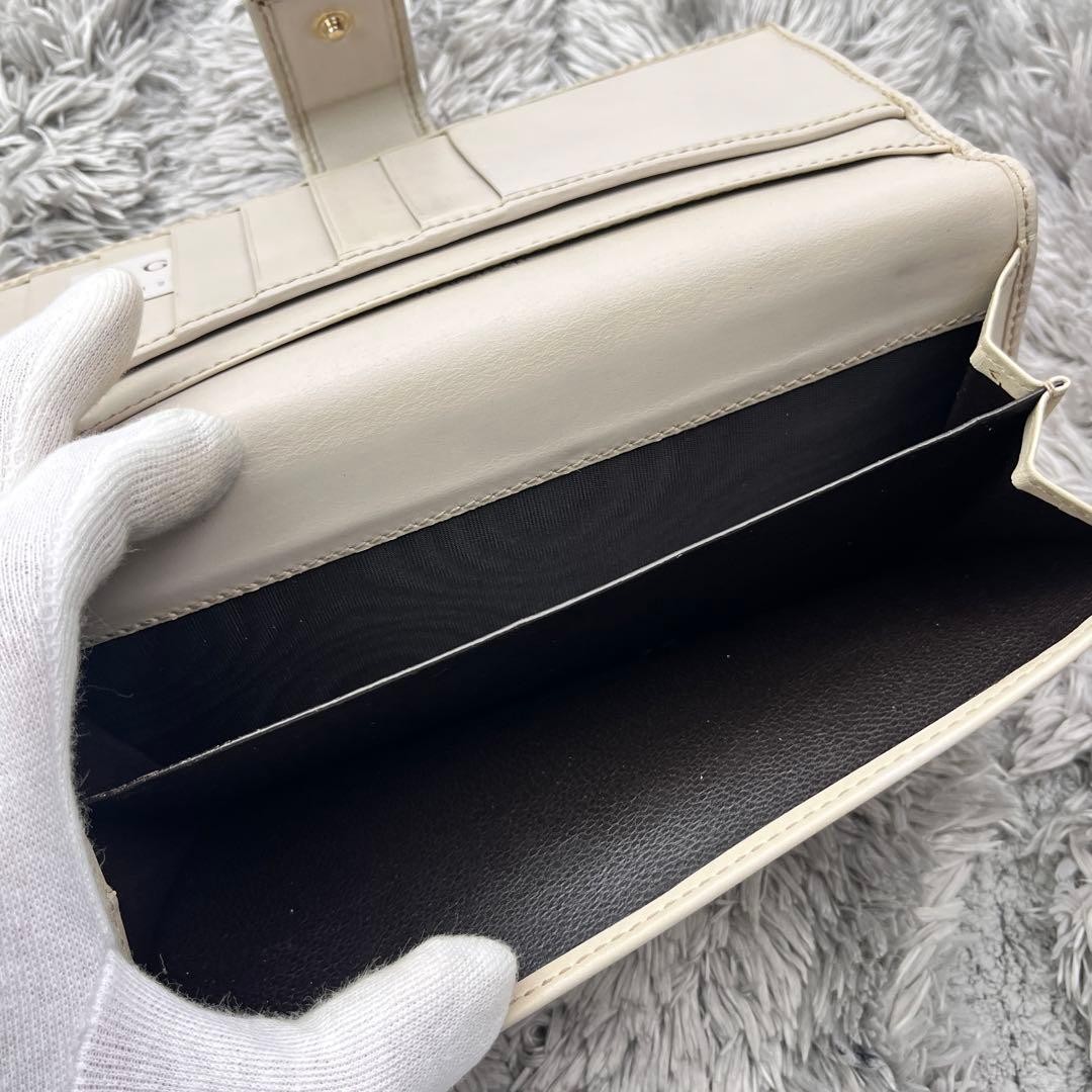 Good Condition GUCCI Shima Logo Plate W Hook White Long Wallet