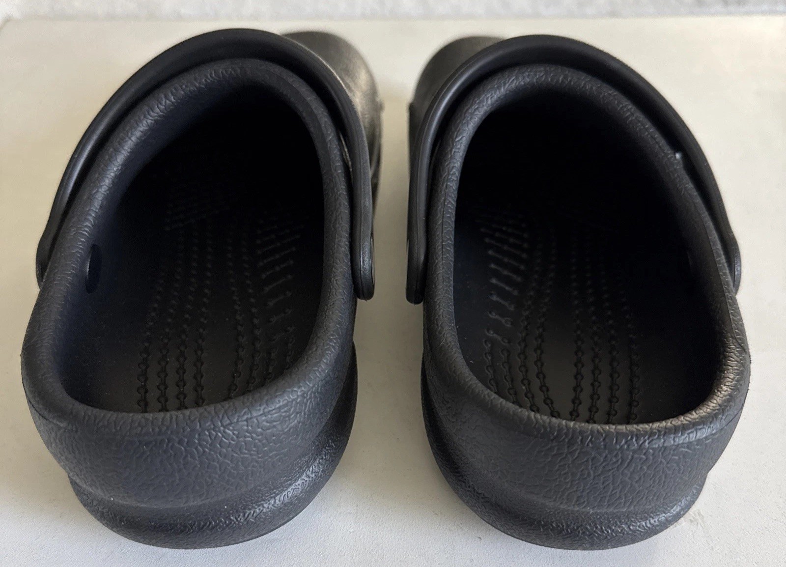 EUC Crocs Bistro Clogs Work Shoe Non Slip Comfort W 6 M 4 Black Enclosed Toe