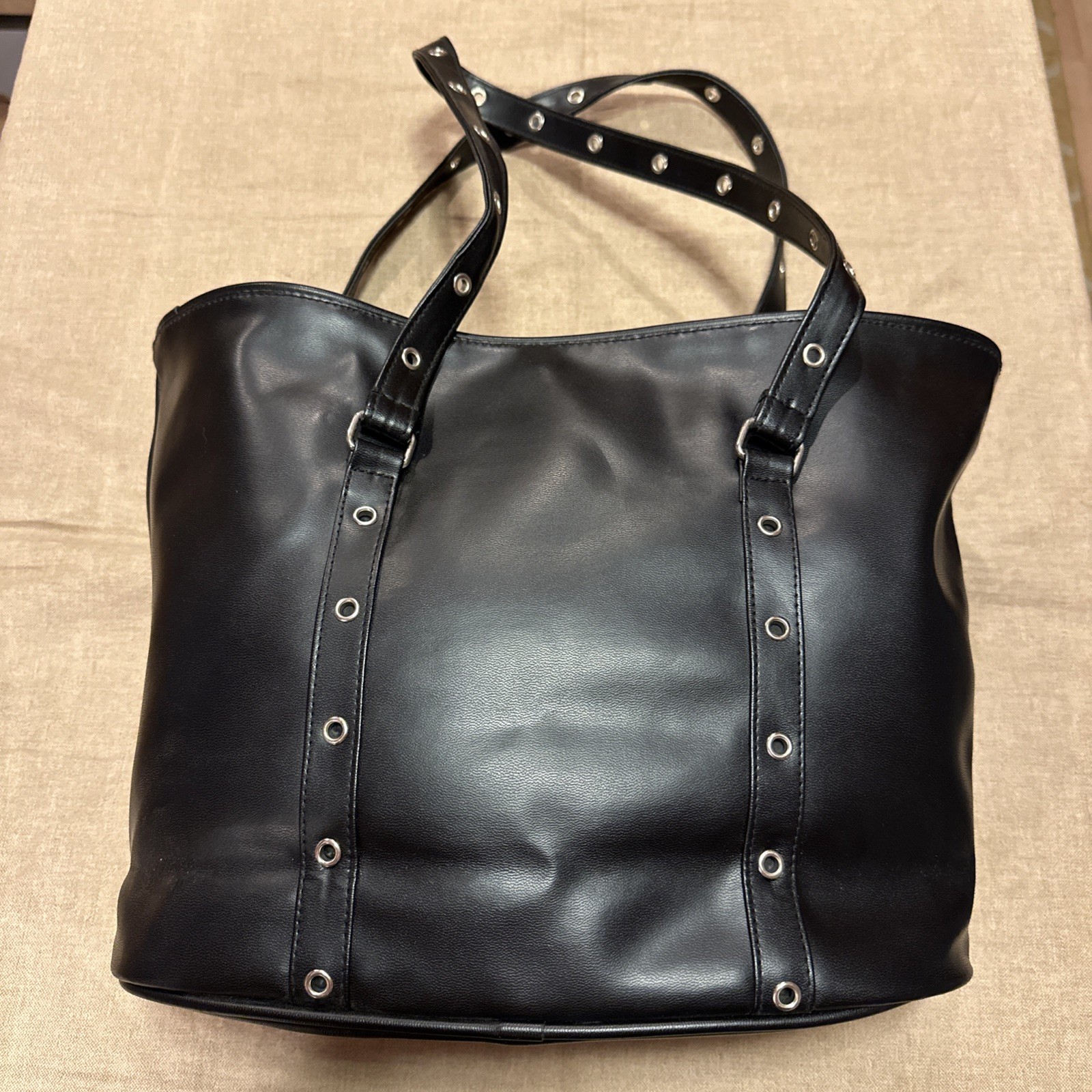 RARE Queen Band x We Will Rock You Limited Run Studded Purse w Logo Lining. NWOT