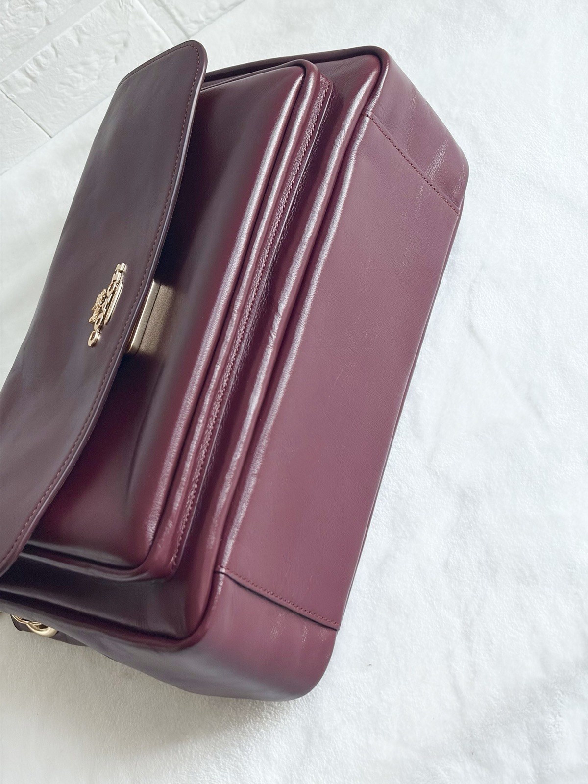 Coach Burgundy Small Crossbody Shoulder Bag Push Lock Chain Strap Gold Lined