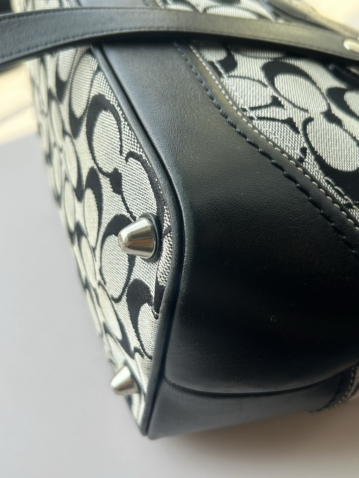 Vintage Coach Soho Flap Shoulder Bag Signature Canvas Black Gray Buckle F12644