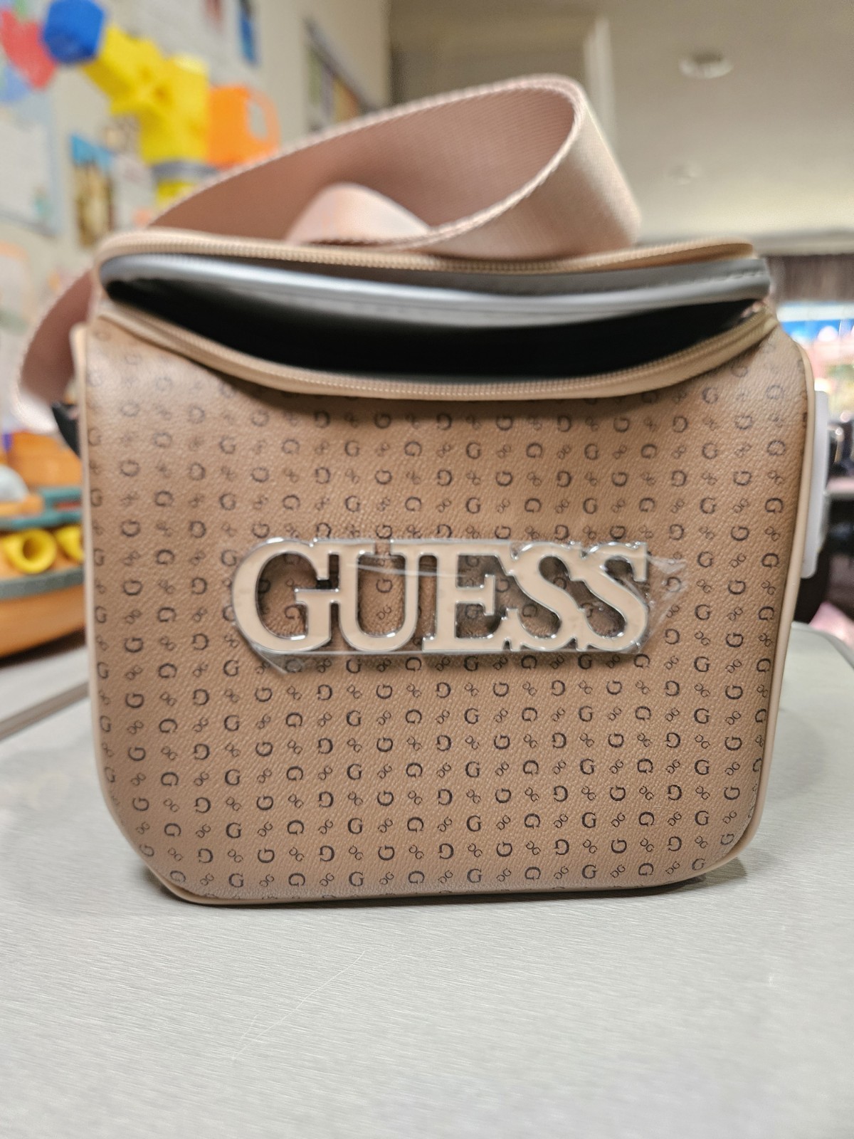 GUESS NEW Lux Lunch Box Insulated Burnaby Travel COCOA Mo.RCK9834069