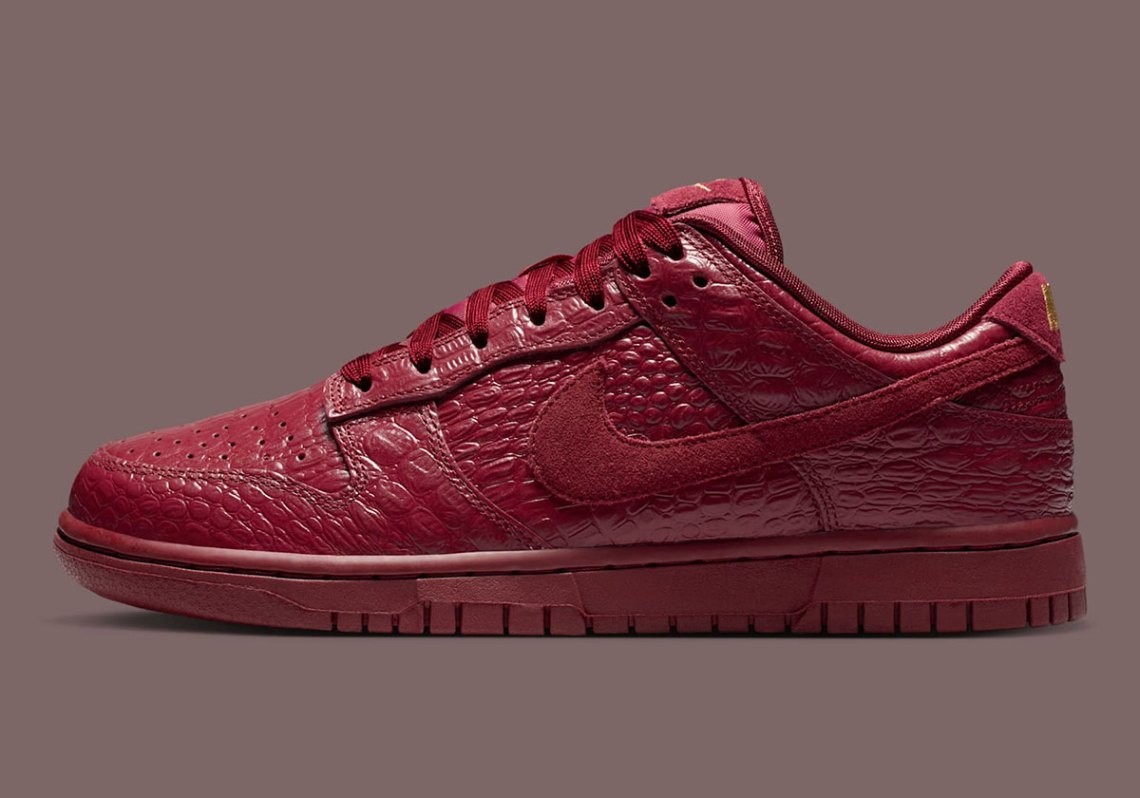 Women’s Nike Dunk Low SS Croc Team Red Metallic Gold HV4388-600 sz 8