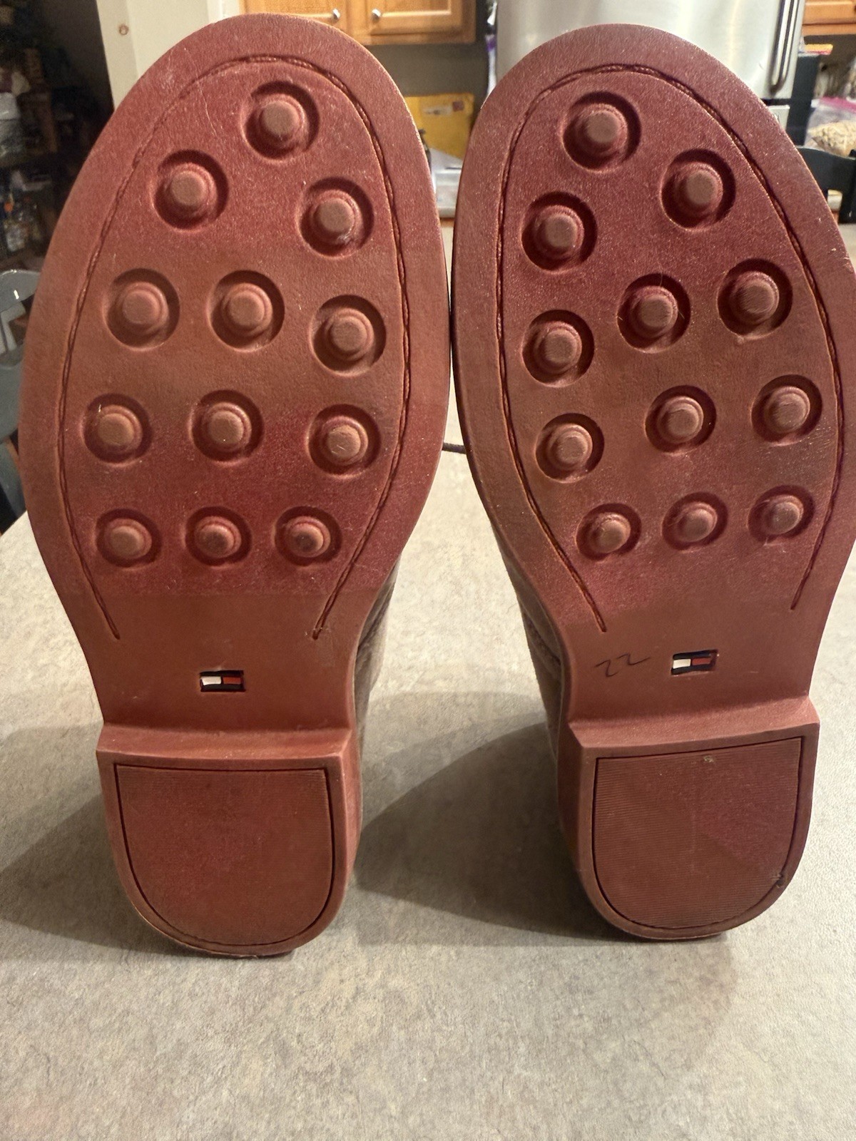 EUC Tommy Hilfiger Kids Michael Chucka Taupe Suede Lace Oxford Dress Shoes Sz 2