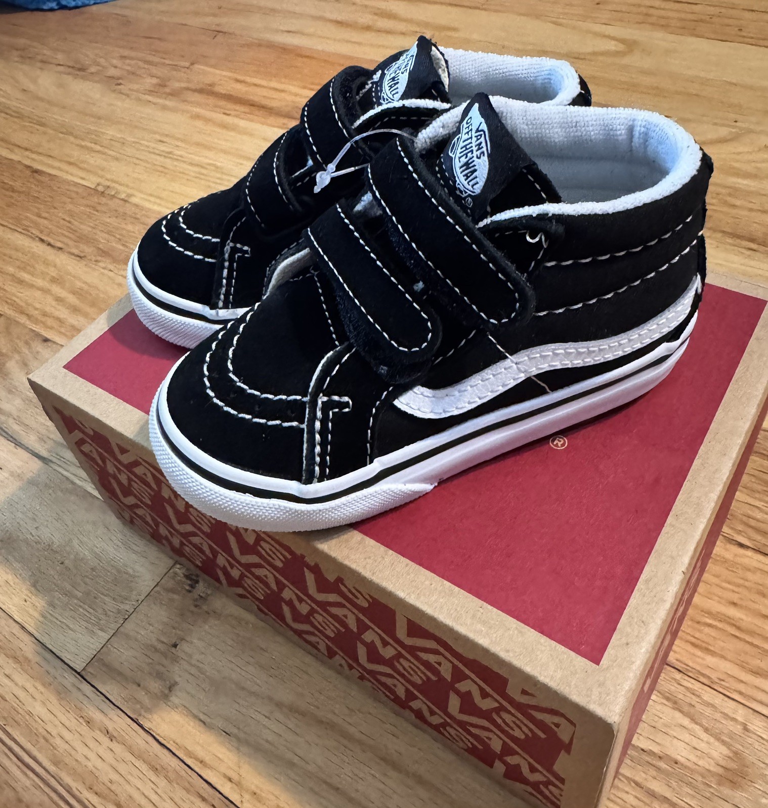 VANS Knu-Skool Black White Sneakers Size 8.5M / 10 W New In Box