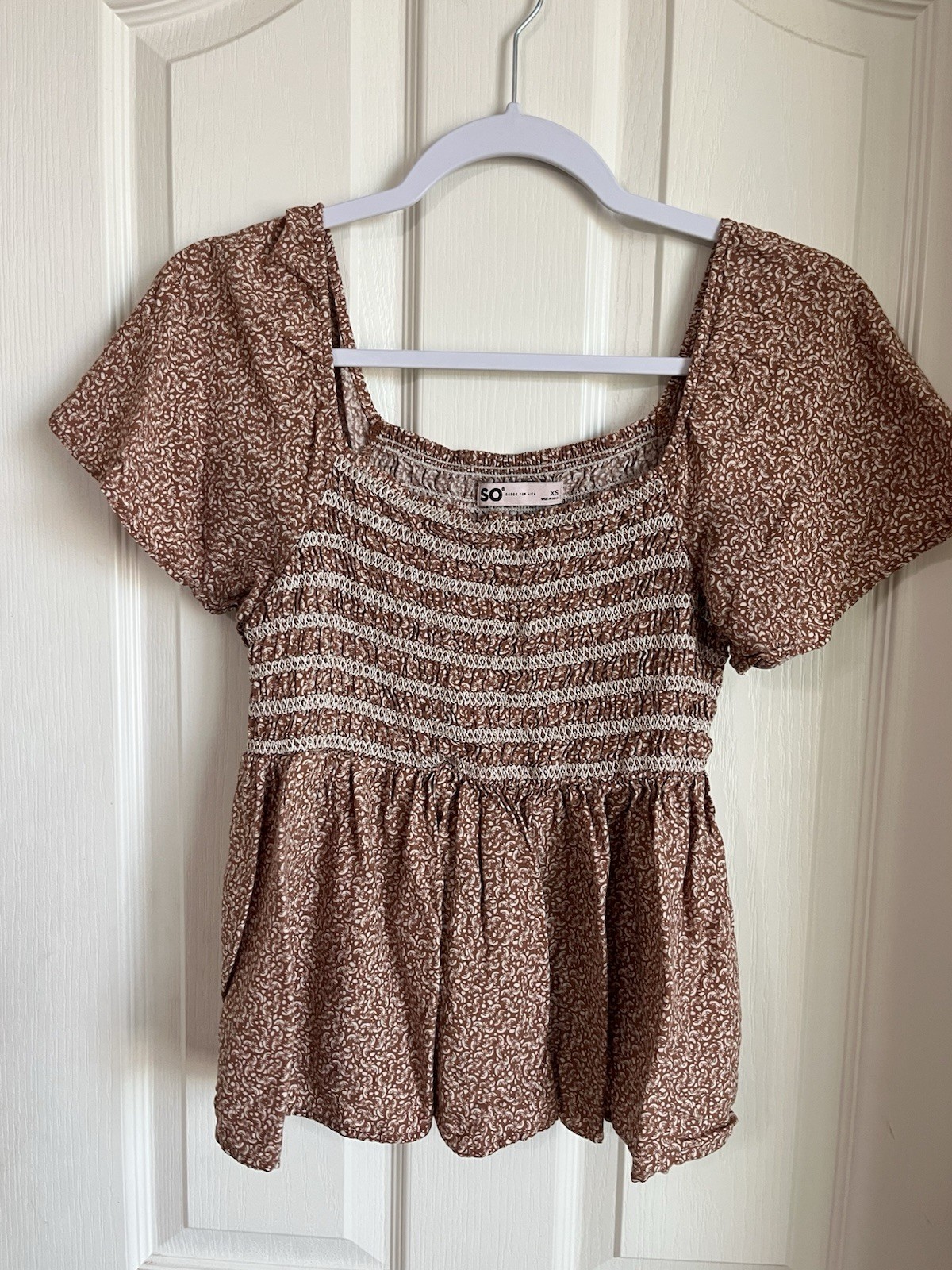 SO Women’s XS Brown/White Paisley Square Neck Puff Sleeve Smocked Peplum Blouse