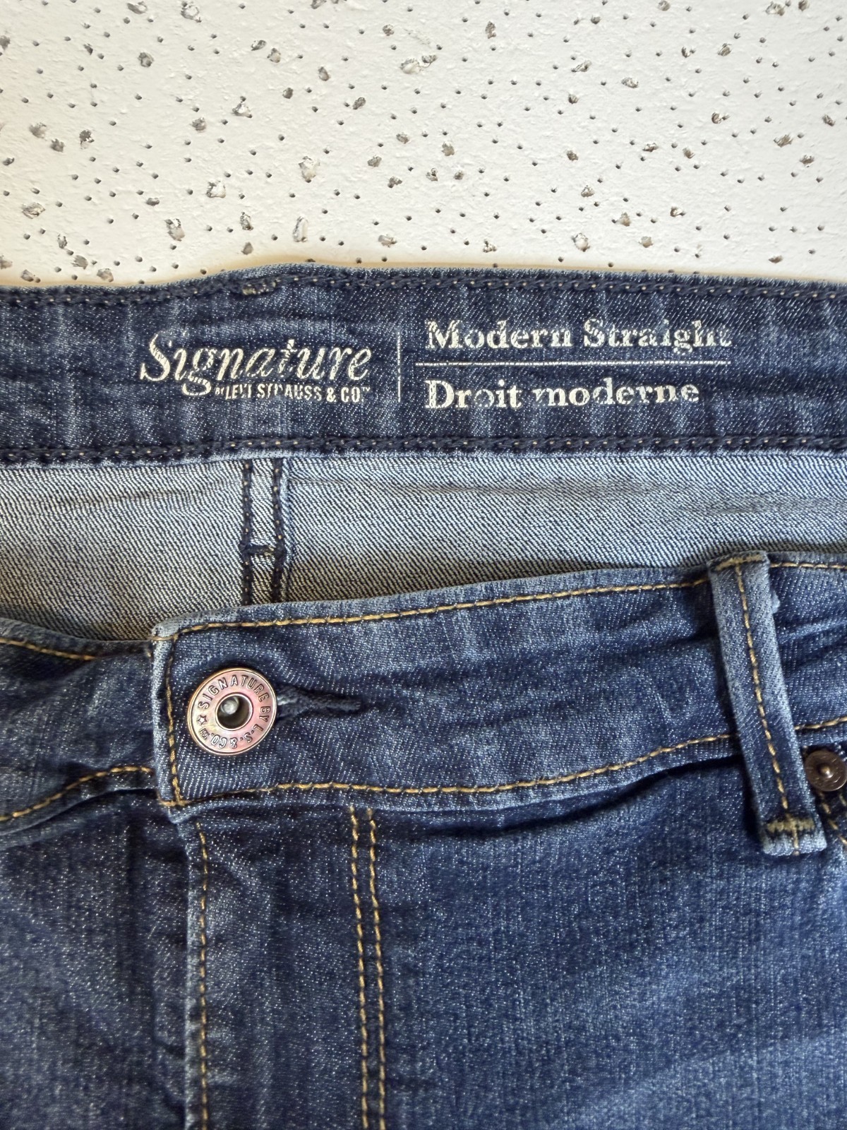 Signature by Levi Strauss Modern Straight Jeans Women’s 20M Medium Wash Stretch