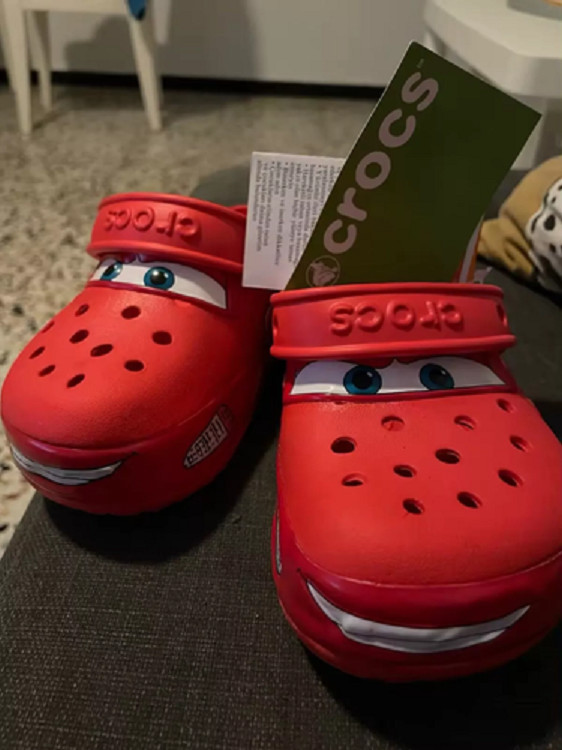 Kid’s LIGHT-UP Lightning McQueen Crocs boys girls Shoes Clog Disney C8-J3 Size !