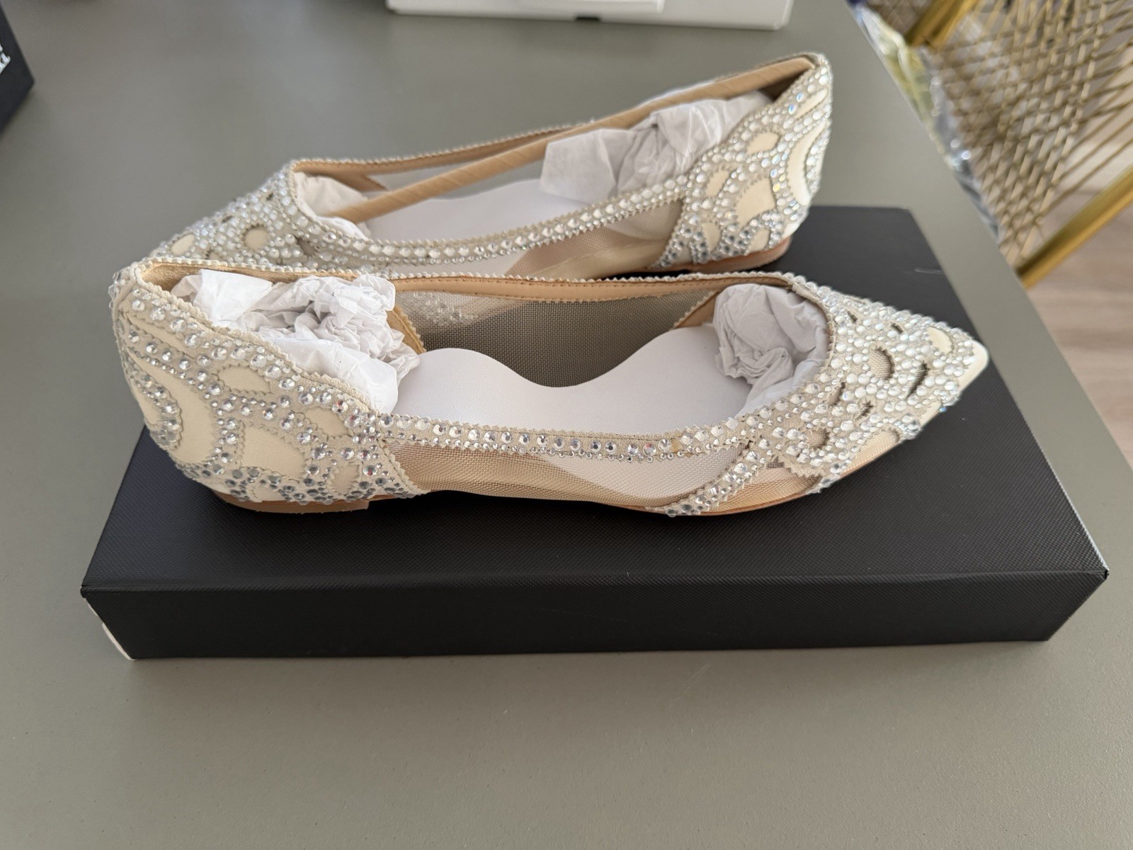 Badgley Mischka Women’s Ivory Leather Pointed Toe Rhinestone Ballet Flats 6.5