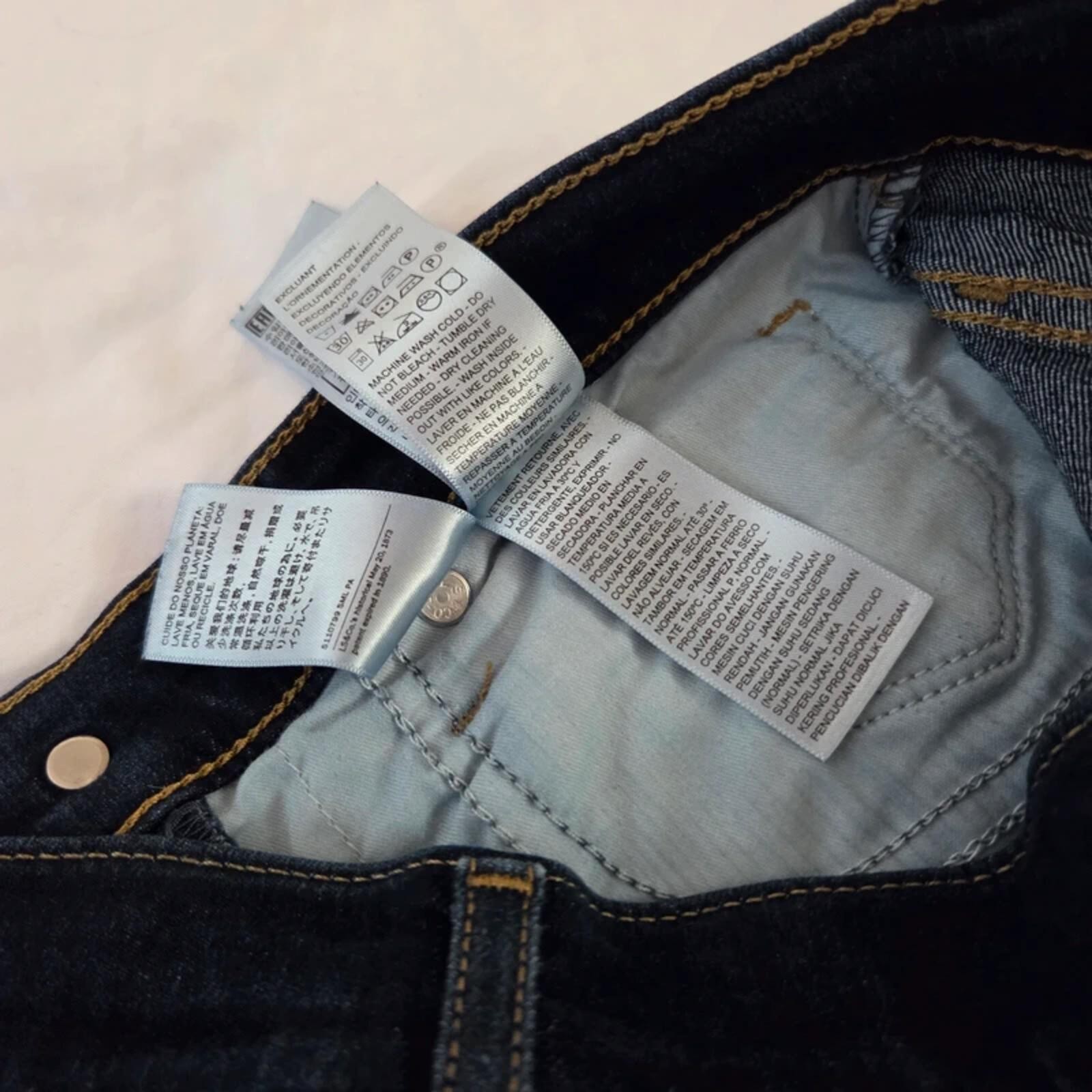 Levi’s 315 Shaping Bootcut Jeans W26 L30 Dark Wash Stretch Denim