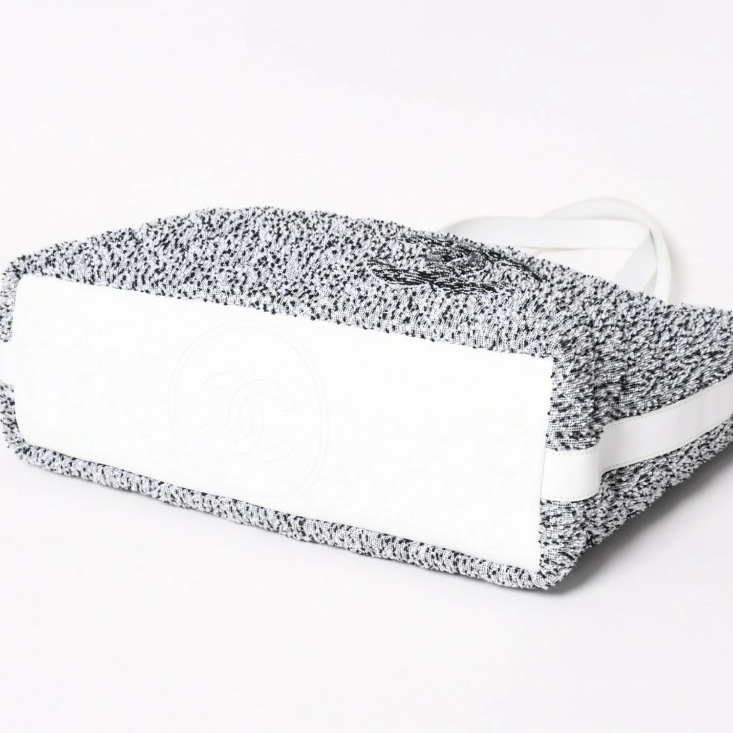 Chanel Cruise Collection Pile Beach Bag Terry Cloth Coco Tote A7333a003517 r0_06