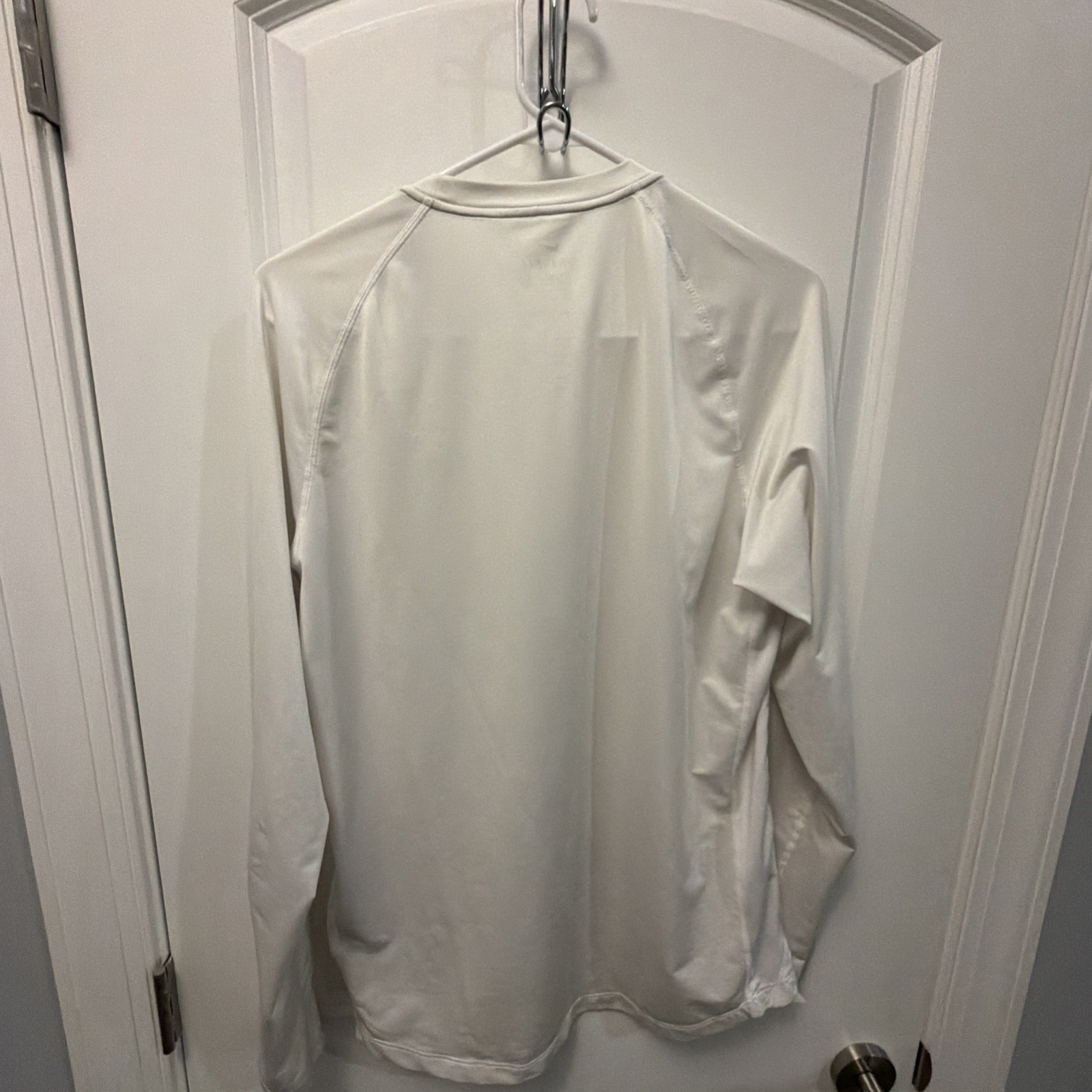 Nike Men’s White Medium Long Sleeve Activewear For Workout/Sport Activities