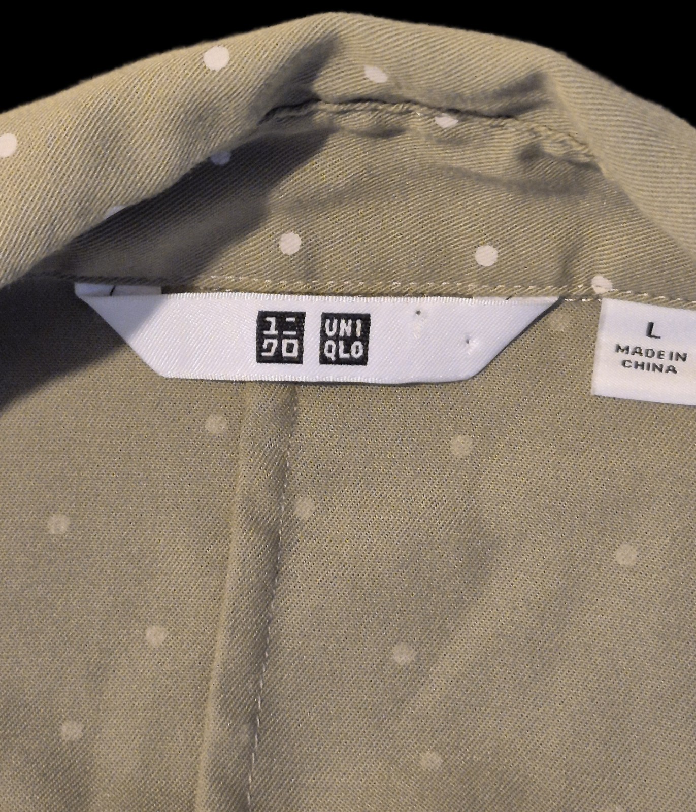 UNIQLO Sage Green Polka Dot Rayon Blend Button Down Blouse Women’s Large Y2K