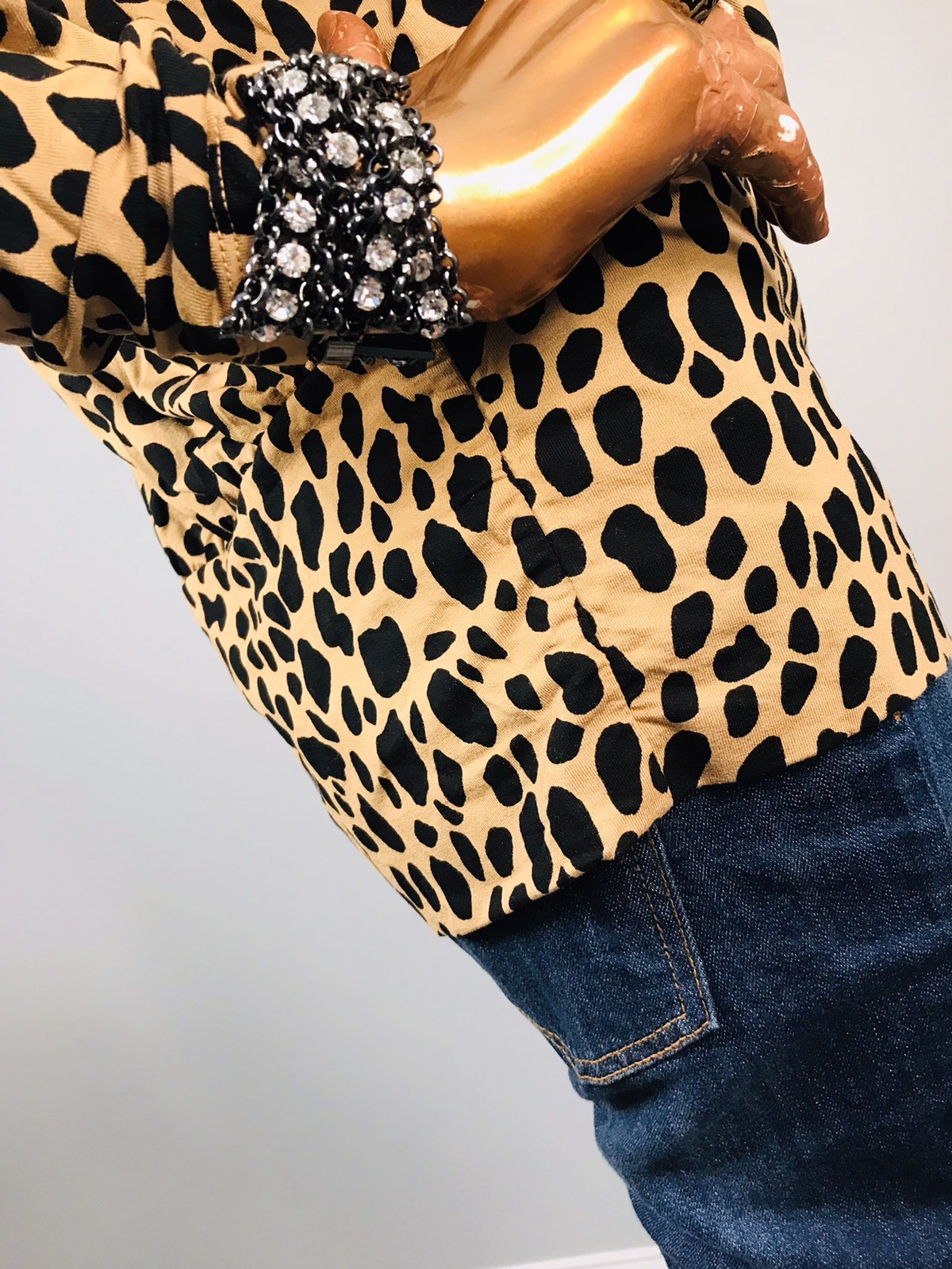 Chico’s 2 or L Top NWT $79 Stretch Banded Hem Animal Print Bit Heavy Blouse Mock