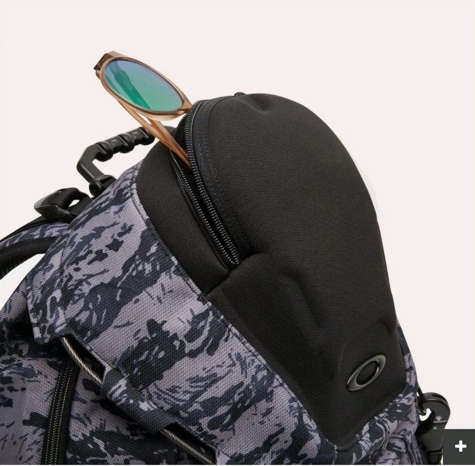 MENS OAKLEY KITCHEN SINK GRAY TIGER CAMO BACKPACK BRAND NEW WITH TAGS AUTHENTIC!