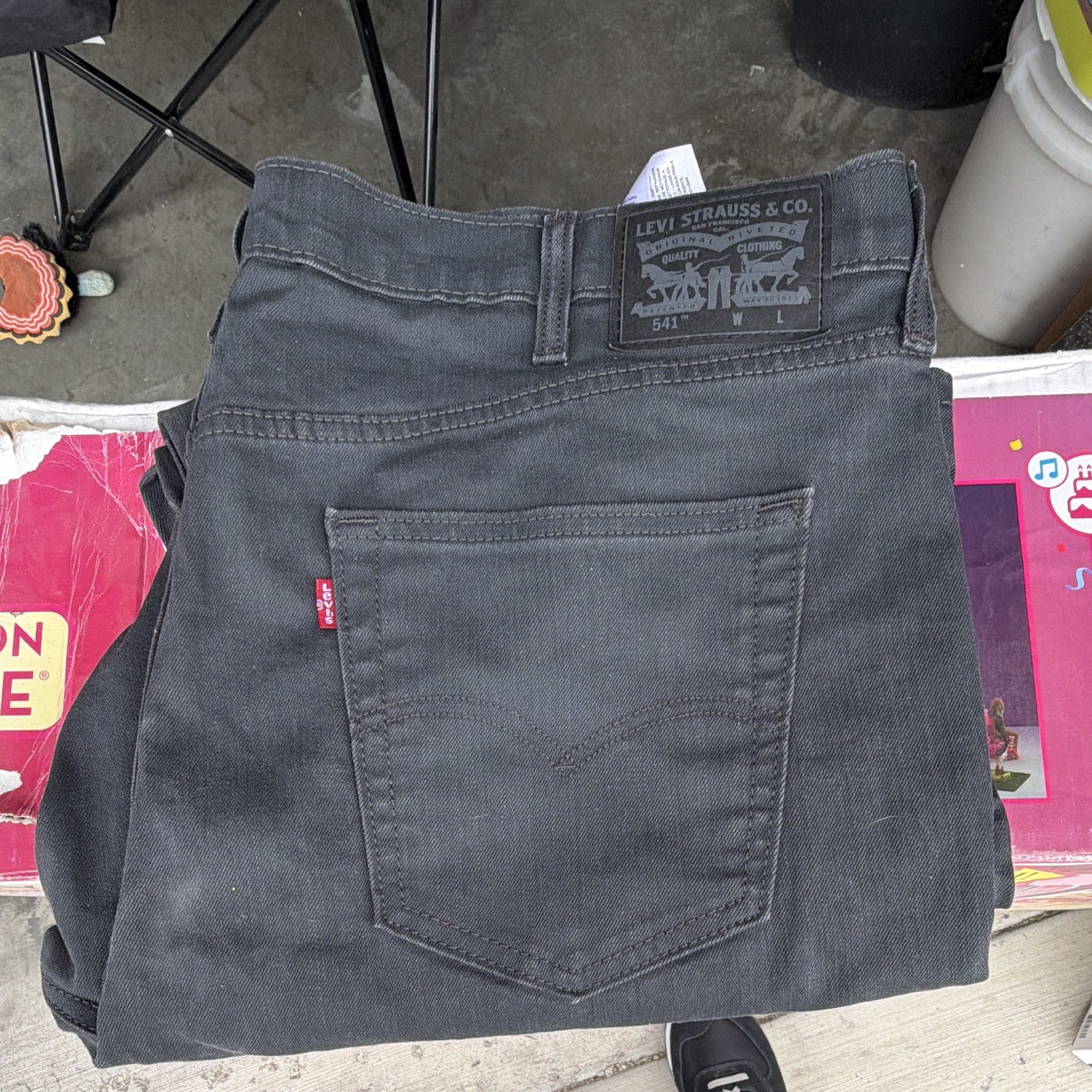 Levi’s 541 Men’s Gray Denim Jeans Straight Leg 5-Pocket Logo Solid