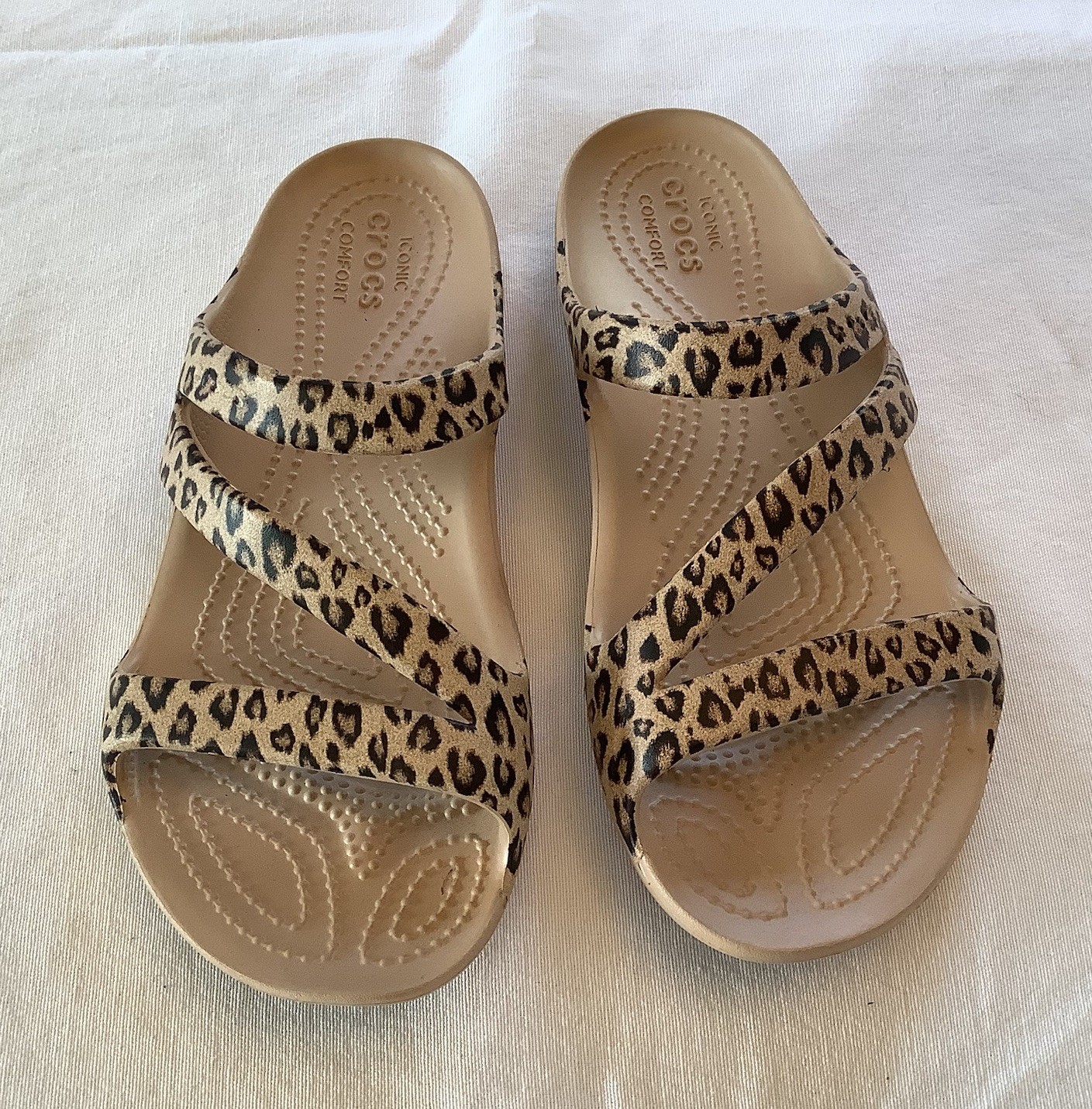 Crocs Kadee Cheetah Print Strappy Sandals Womens Size 7 Tan Animal Print
