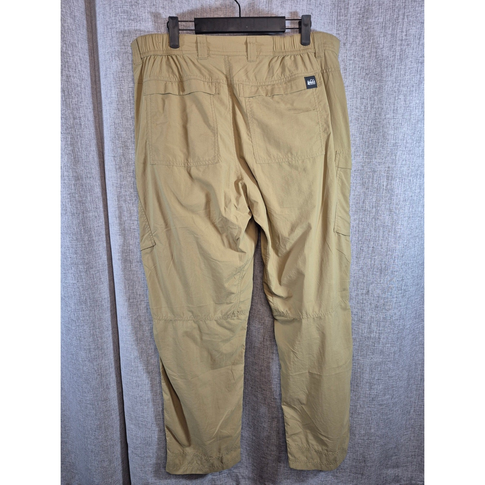 REI Co-op Men’s Lightweight Cargo Hiking Pants 38×32 Khaki Zip Pocket Outdoor