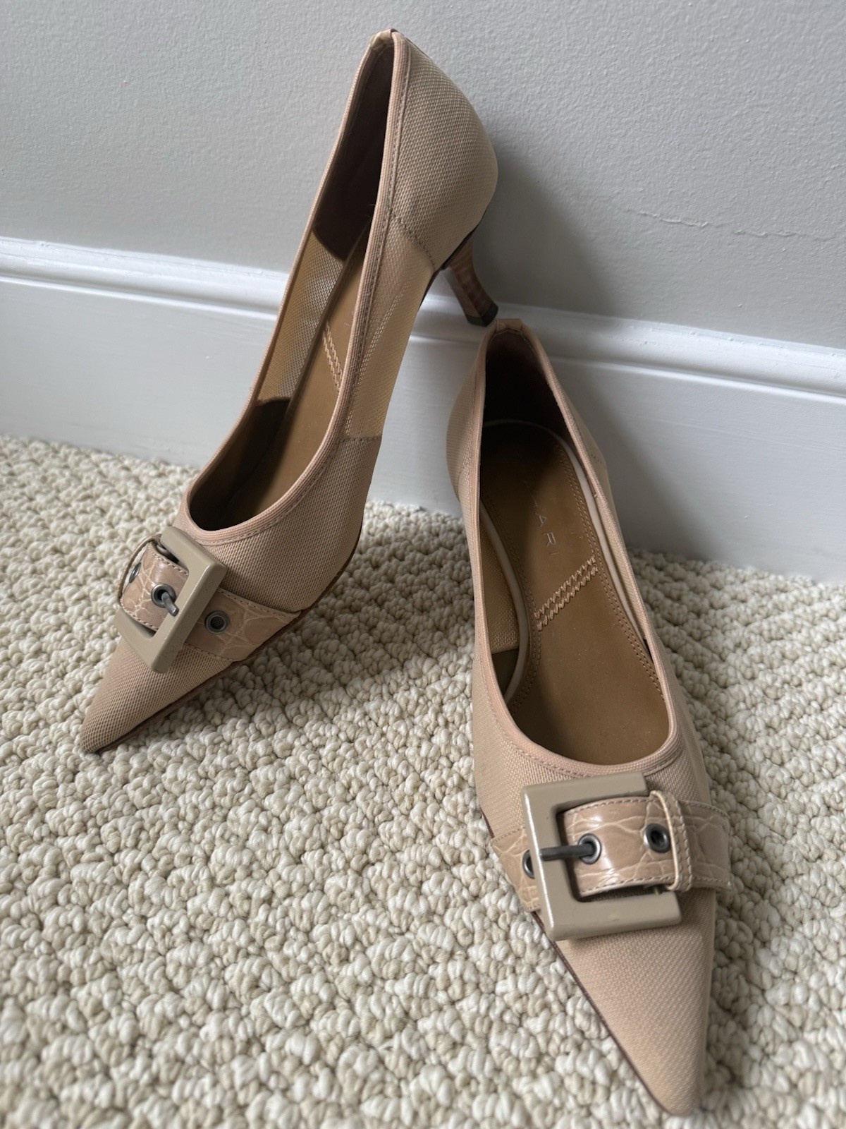 TAHARI Buckled Pointed Pumps-Size 6-Textured Fabric Upper & Leather Outsole EUC