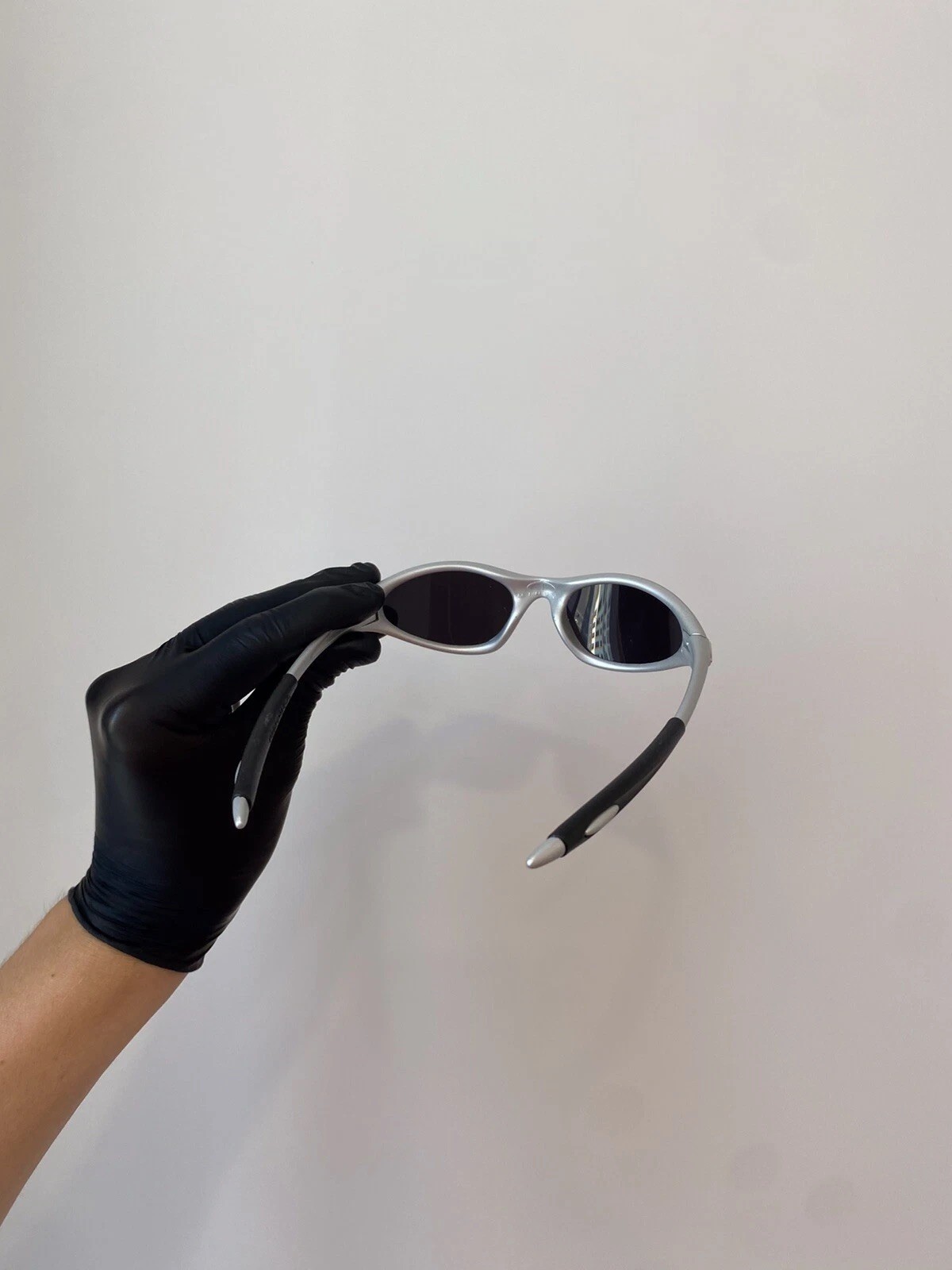 Oakley Minute 1.0 Silver Sunglasses