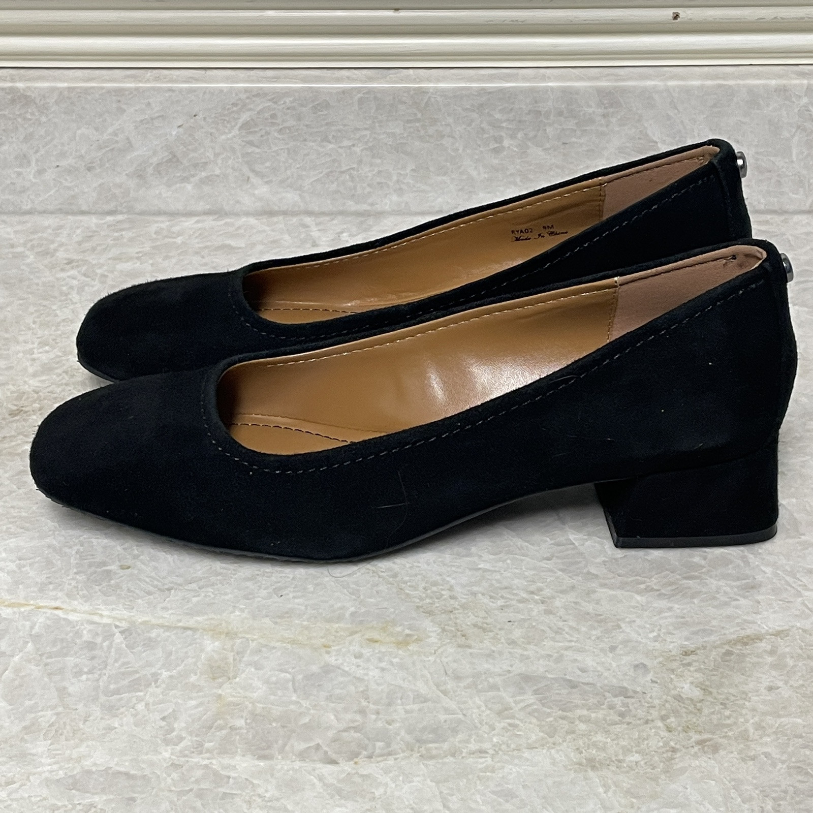 Donald Pliner Rya Pump Womens 9M Black Suede Square Toe 1.3 in Block Heel Shoes