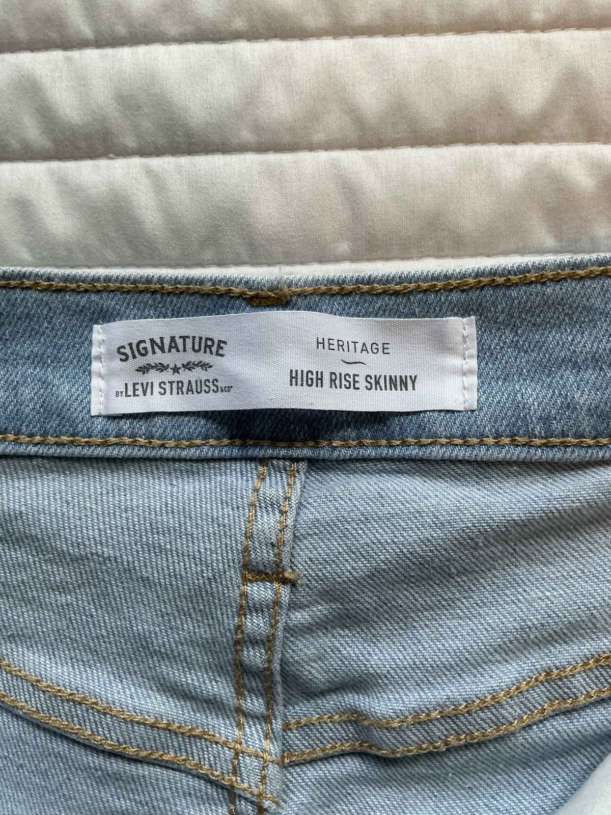 Signature by Levi Strauss & Co. Light Wash High Rise Skinny Jeans Sz 4